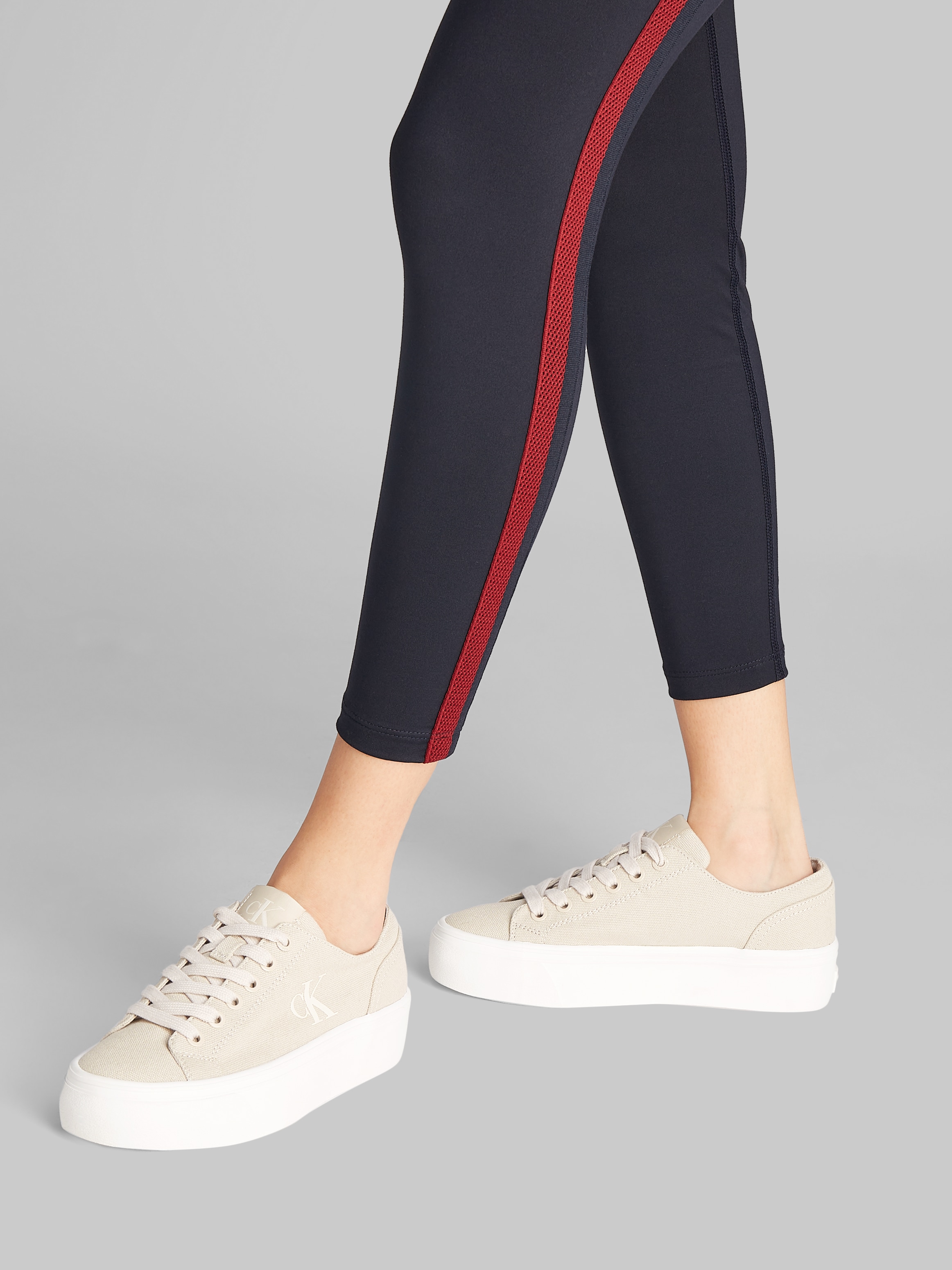 Calvin Klein Jeans Plateausneaker »VULC FLATFORM LOW CV MG«, Schnürschuh, Freizeitschuh, Halbschuh mit seitlichem Logo