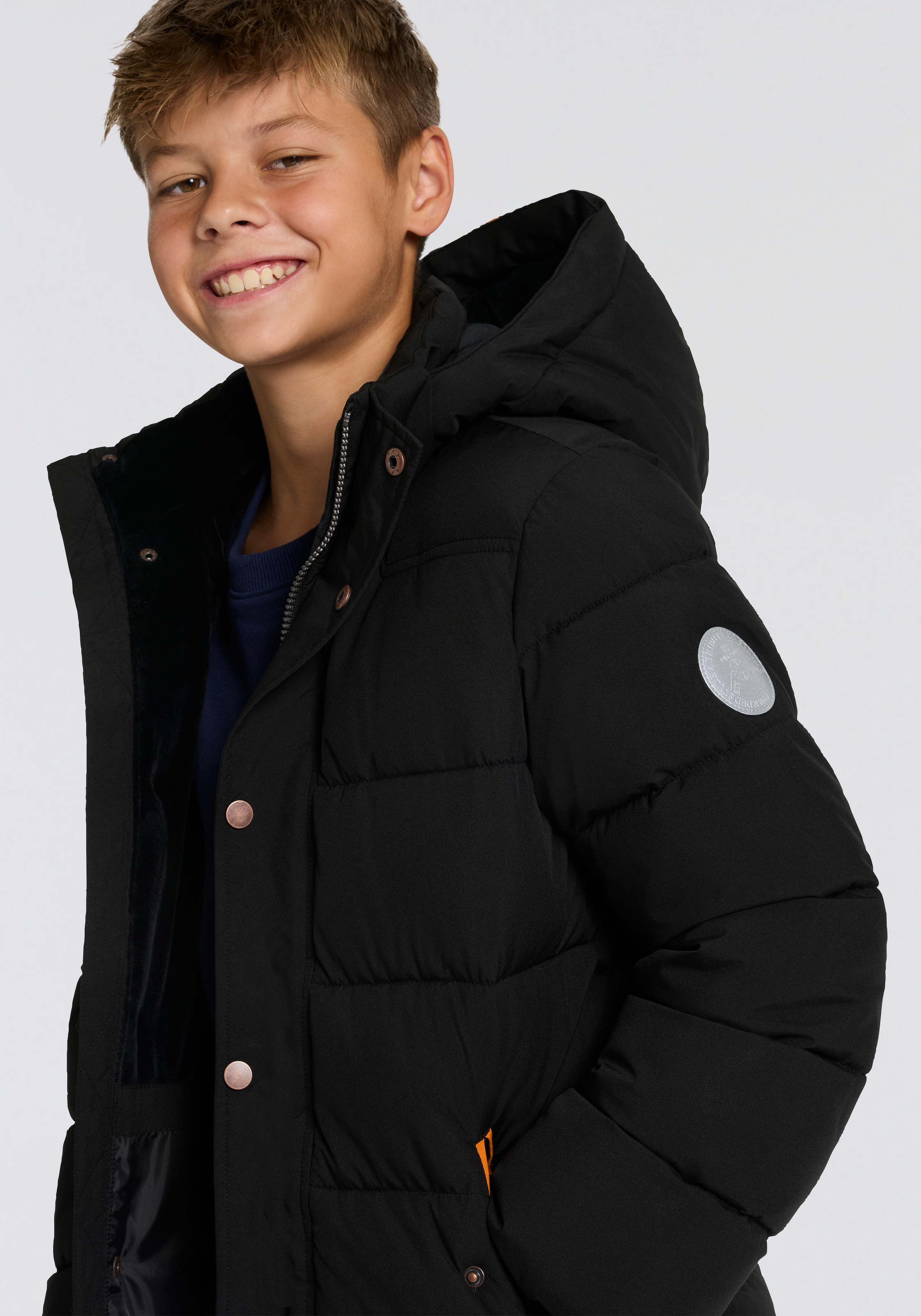 KIDSWORLD Outdoorjacke »Winterwarme Jacke, gesteppt«, mit Kapuze, Trendige Winterjacke mit refklektierenden Details