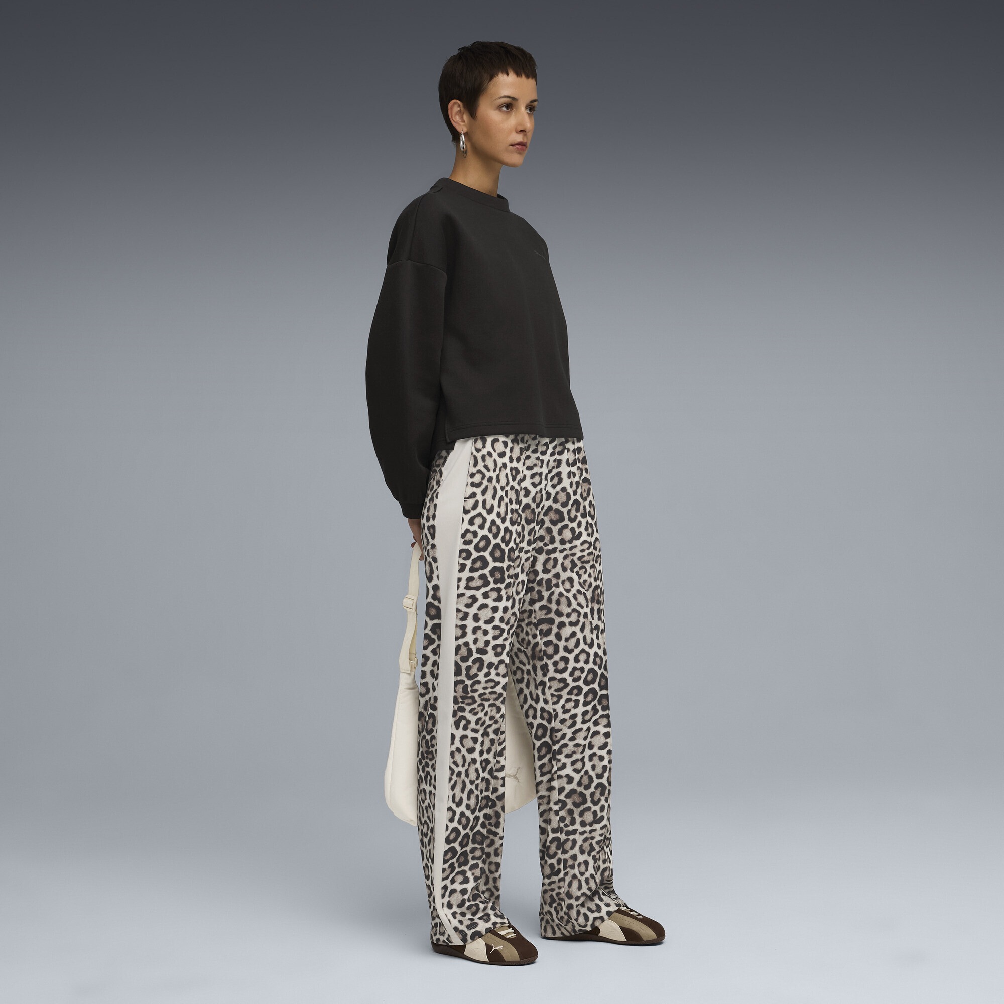 PUMA Sporthose »T7 LEO LUXE Straight Hose mit Allover-Print Damen«