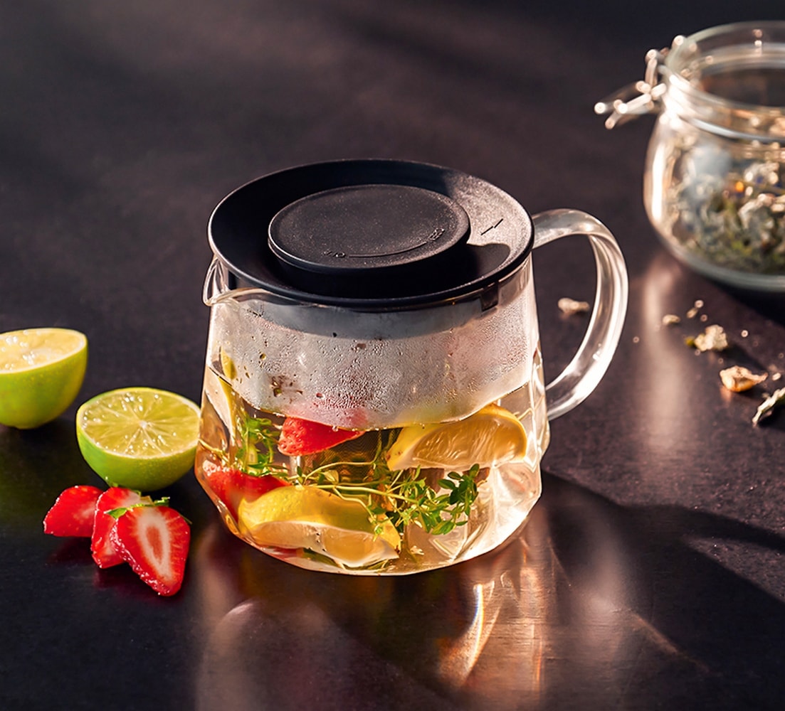 RESTO Kitchenware Teekanne »Ain, hitzebeständige Glaskanne im 3D Design, Höhe ca. 12 cm«, 1 l, (4 St.), mit herausnehmbarem Filtersieb aus Edelstahl, im Geschenkkarton