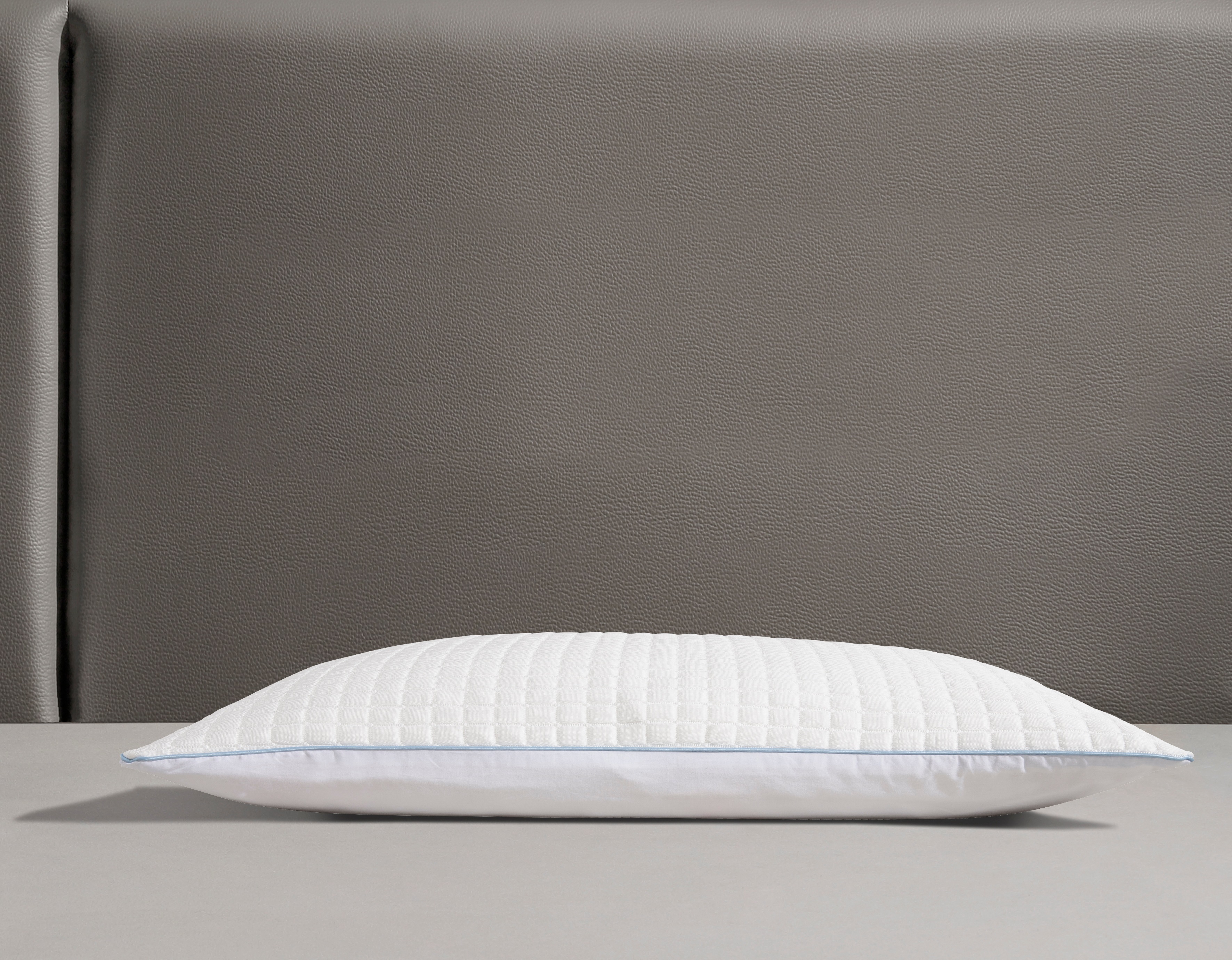 Thumbnail - RIBECO Kopfkissen "Olaf, 40x80 & 80x80 cm erhältlich" Füllung: Polyester 1 Stk. tlg. mit kühlender Sommer- und weicher W...