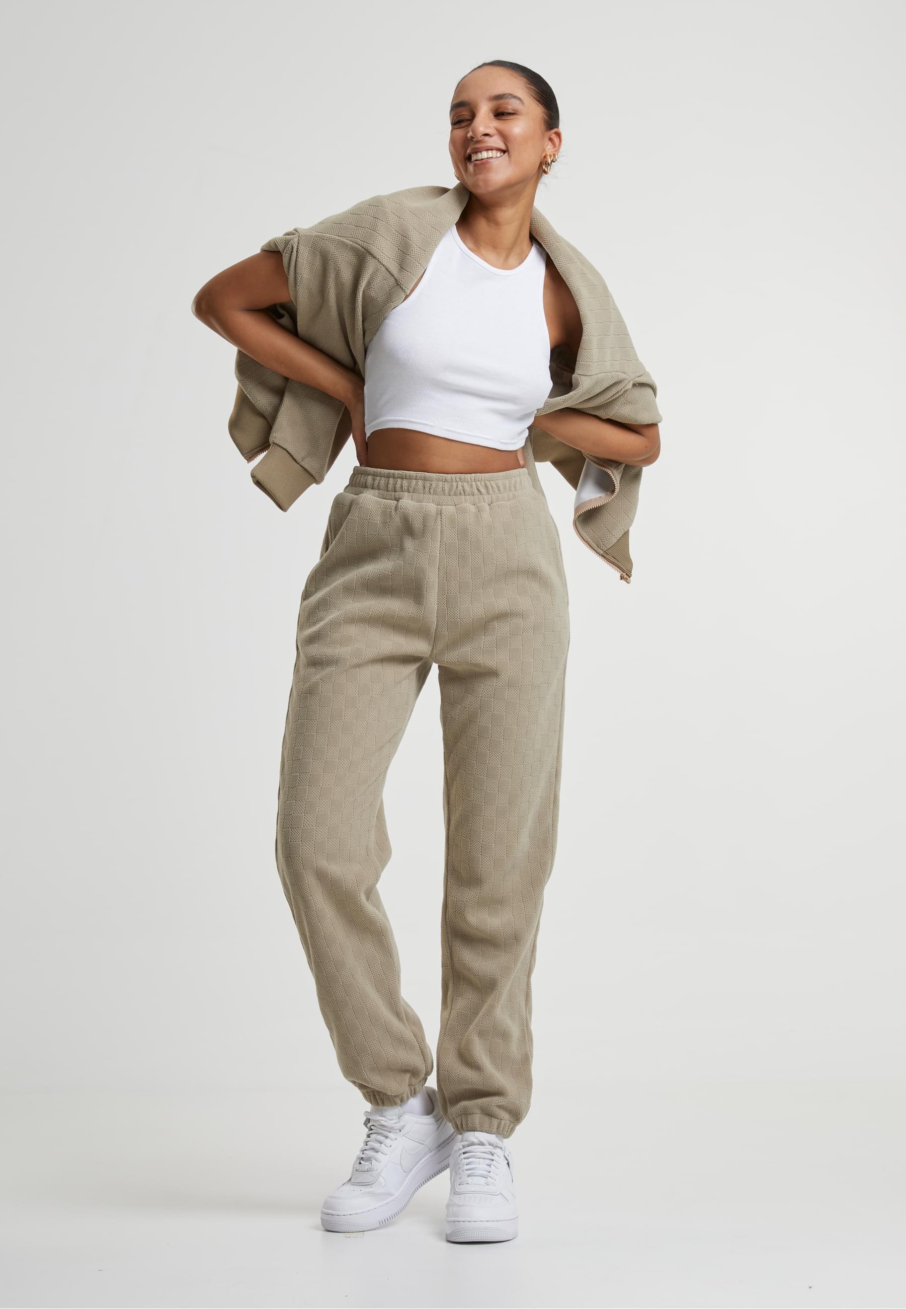 URBAN CLASSICS Jogginghose »Urban Classics Ladies Jacquard Velvet Sweatpants«, (1 tlg.)