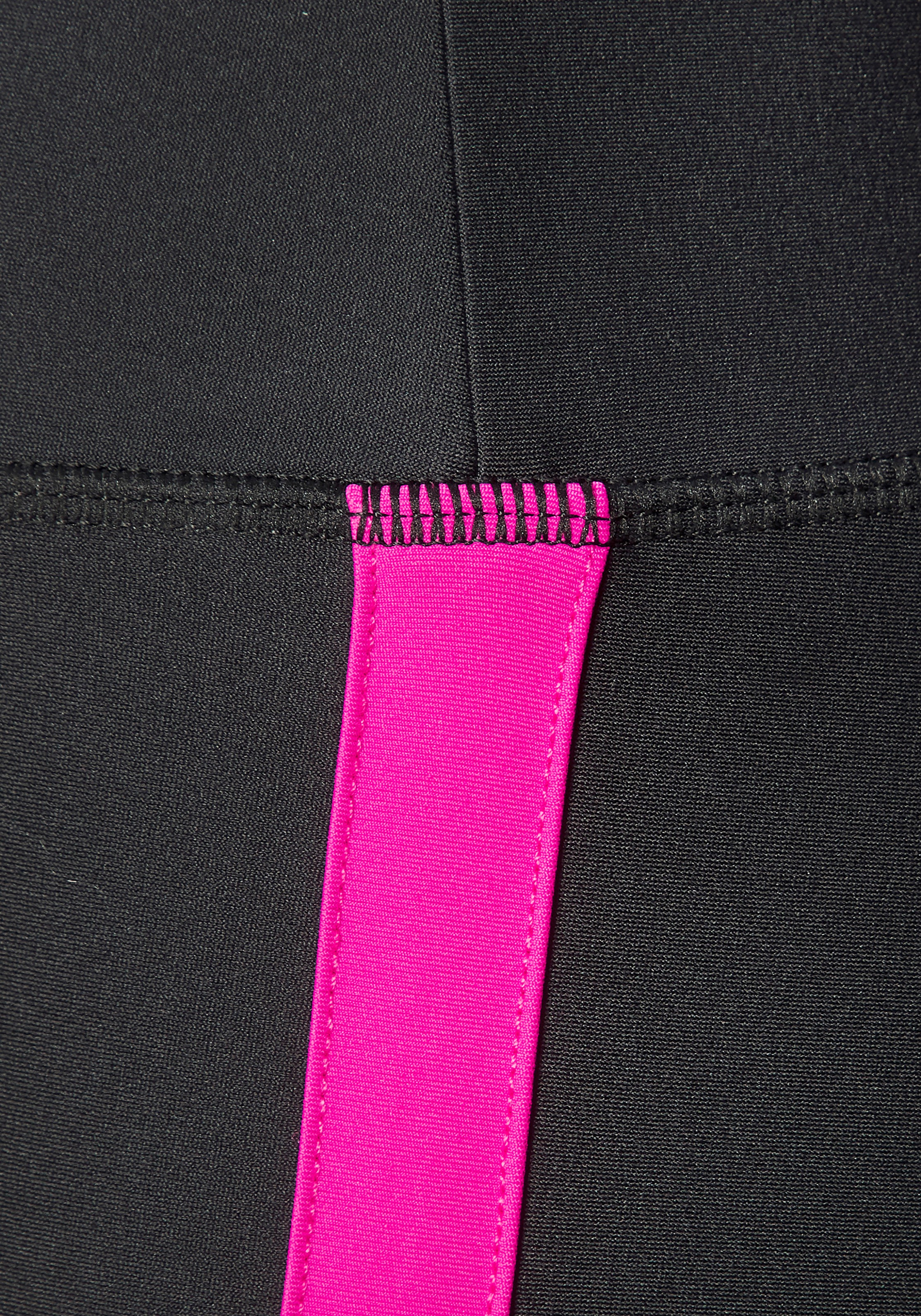 Bench. Jazzpants, mit leicht ausgestelltem Bein