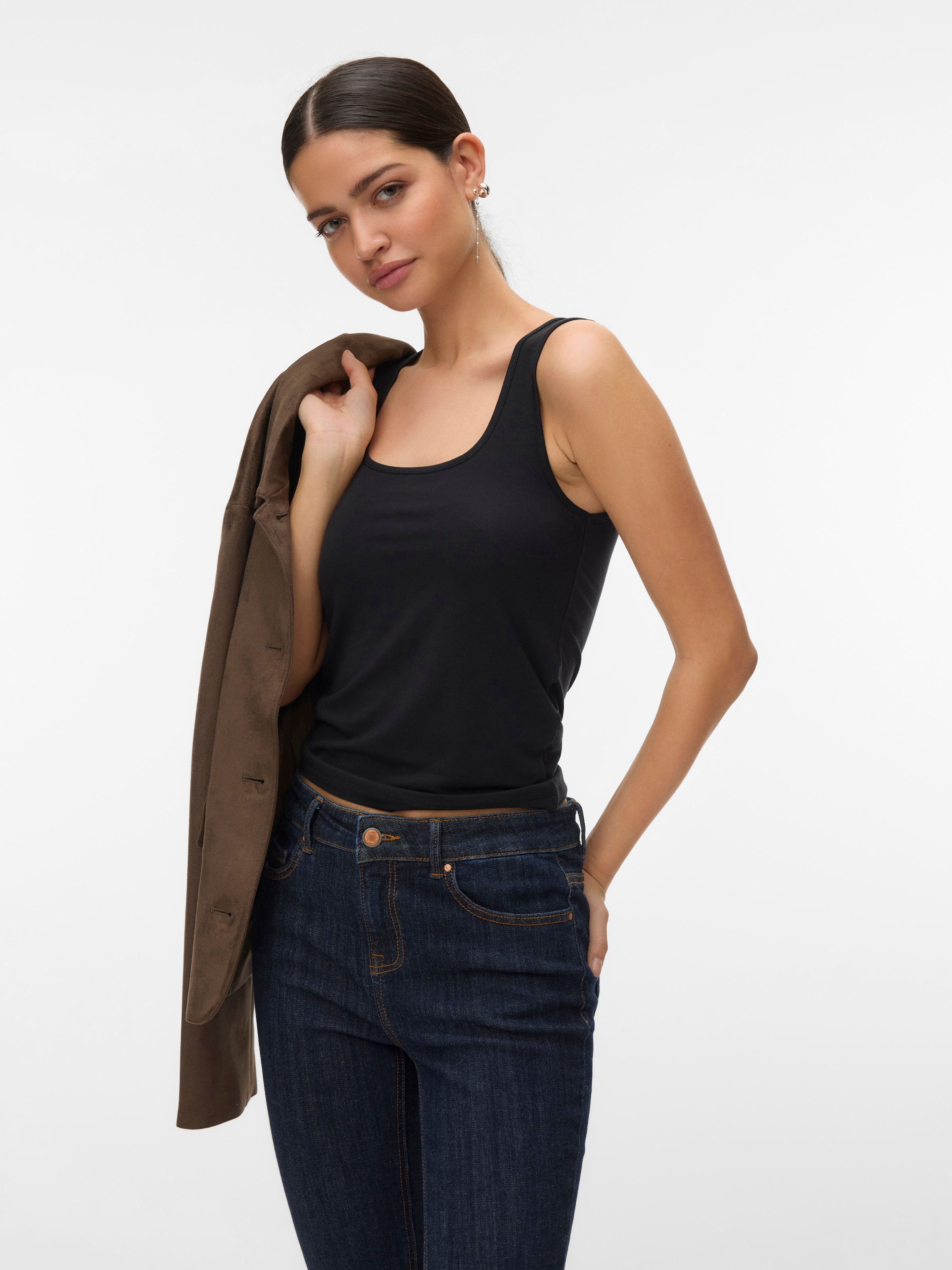 Tanktop VERO MODA "VMKYLIE SHORT TANK TOP JRS NOOS", Damen, Gr. S, schwarz, Jersey, Obermaterial: 90% Lyocell, 10% Elasthan, unifarben, normal taillenlang, tiefer Rundhals, Tops Tanktop