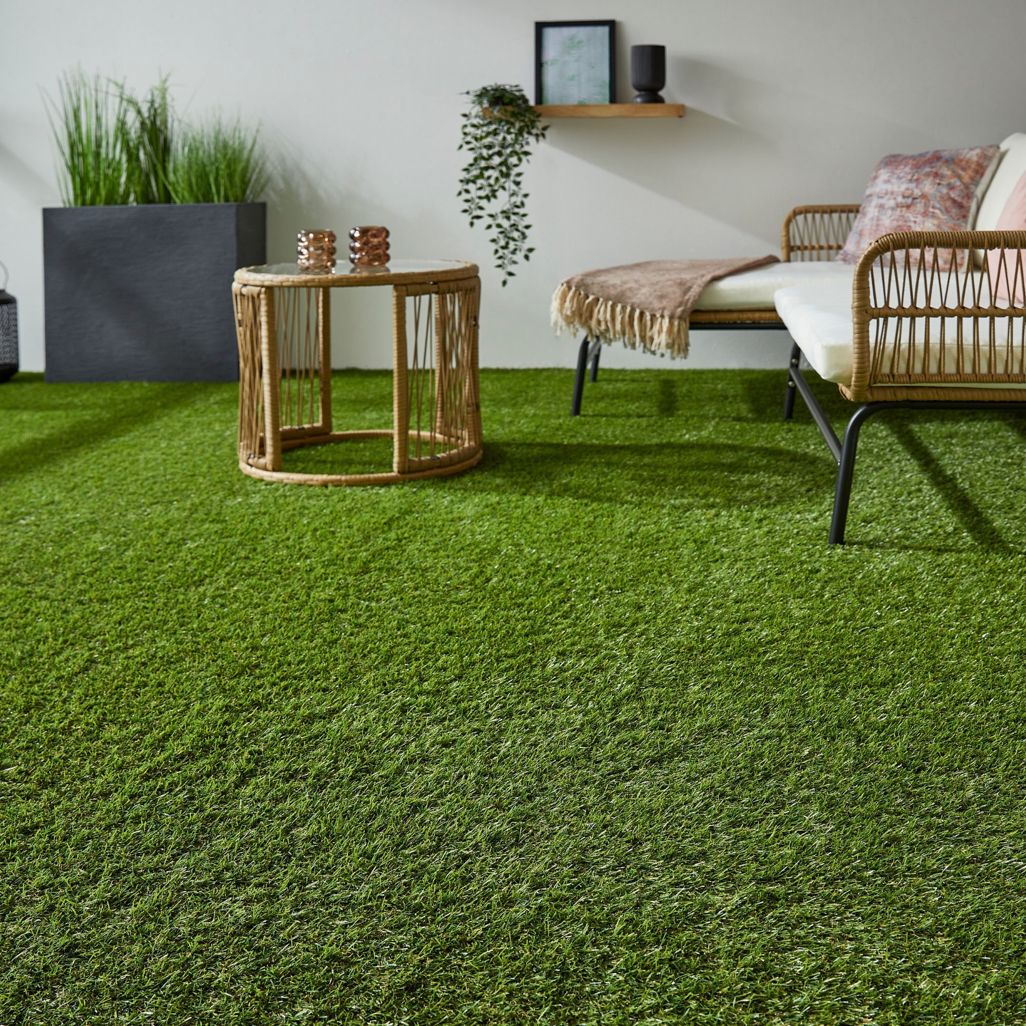 Andiamo Kunstrasen »Rasenteppich Bali, Gesamthöhe ca. 31 mm« rechteckig realistische Optik, mit Drainagefunktion, für Balkon & Terrasse