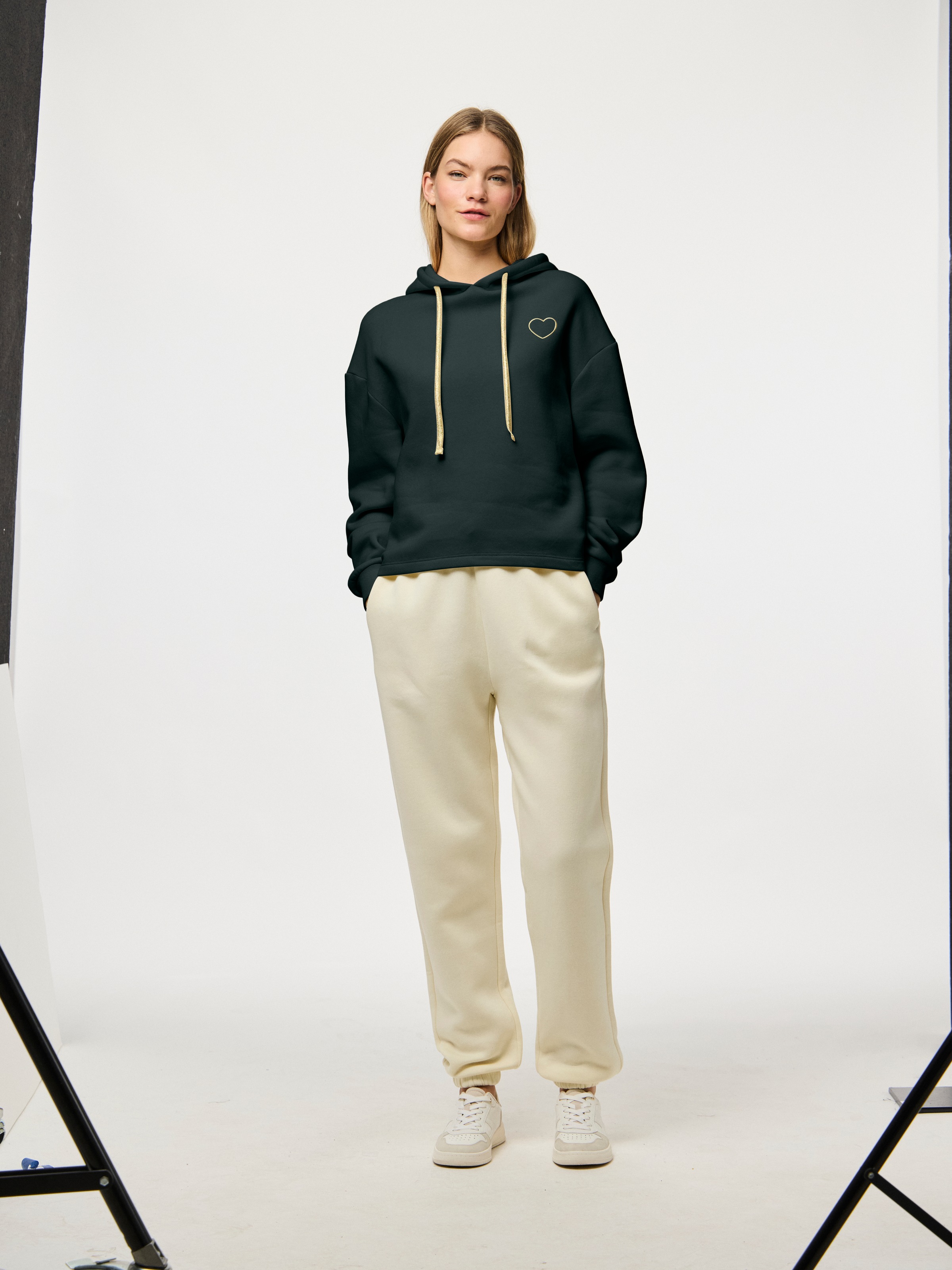 pieces Kapuzensweatshirt "PCCHILLI LS HEART HOODIE NOOS BC" günstig online kaufen