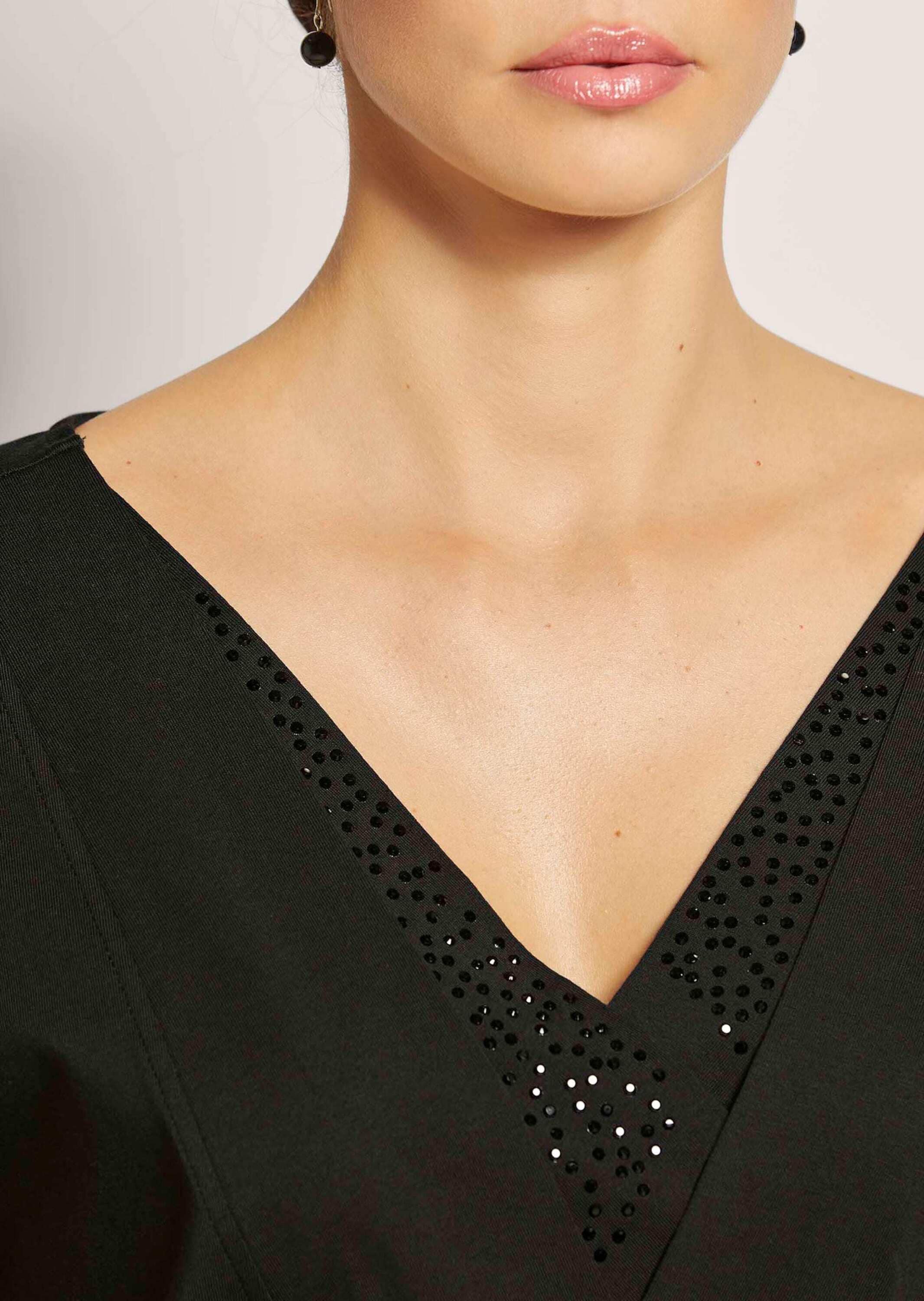 MADELEINE Kurzarmshirt »Shirt Ärmelloses Shirt mit Strass-Steinen«