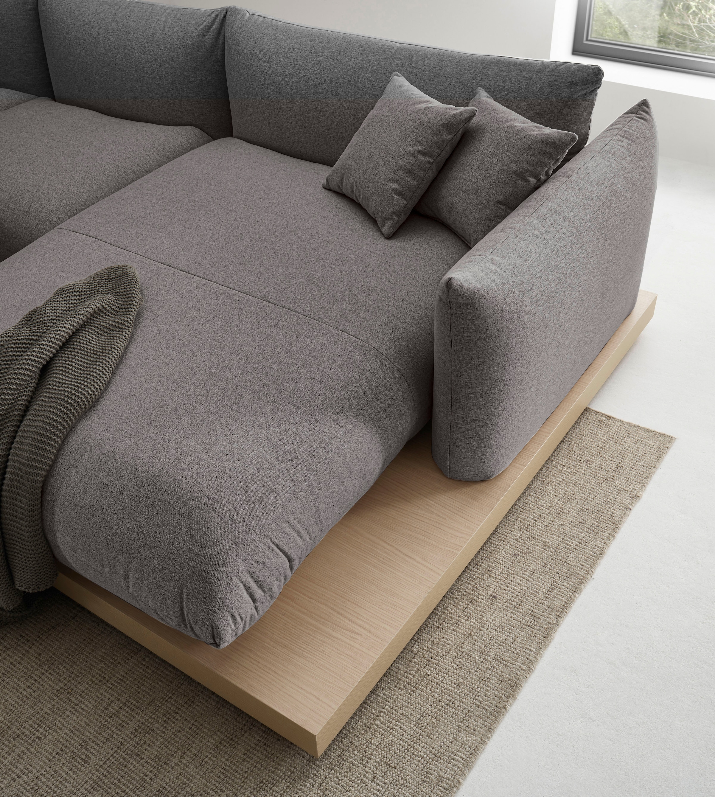 OTTO home Ecksofa »Kalix, Polsterecke mit kräftigem Holz-Plateau, moderne Couch in L-Form«, wahlweise Recamiere links o. rechts, Strukturstoff, hoher Sitzkomfort