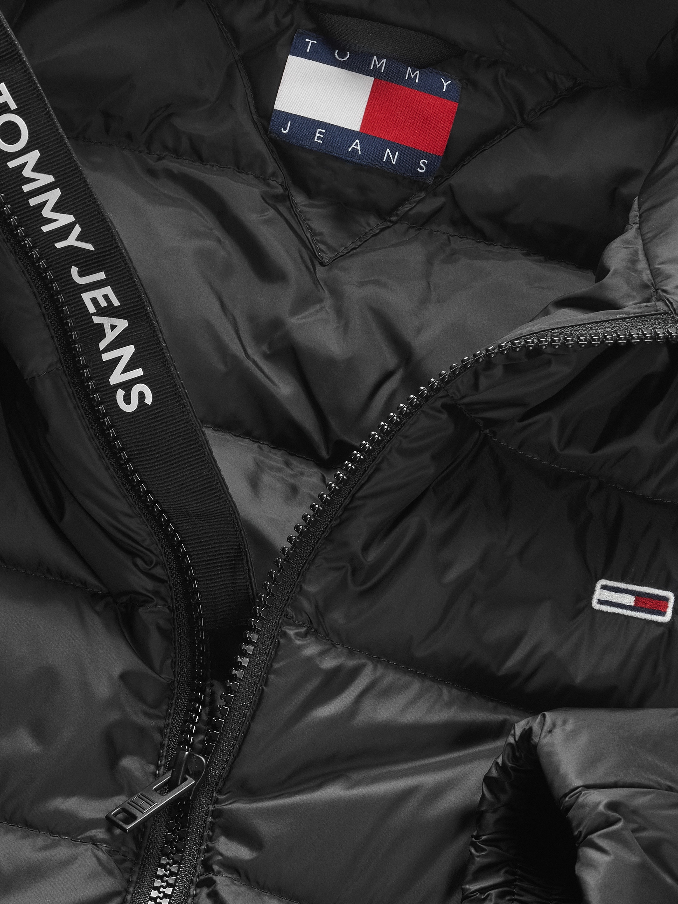 Tommy Jeans Plus Steppjacke »TJM LT DOWN JACKET EXT«, in Großen Größen, Logostickerei, Reißverschlusstaschen