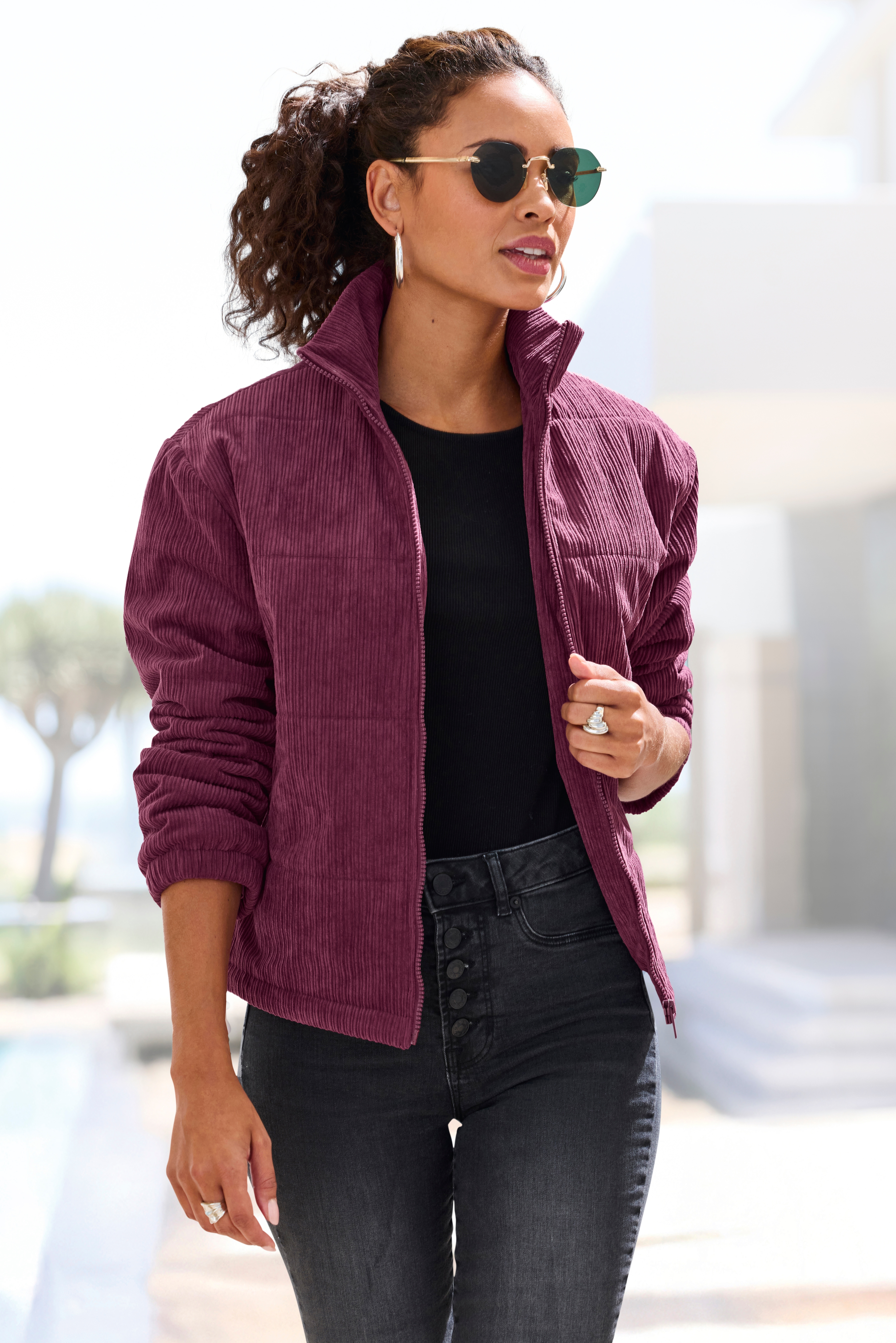 Buffalo Cordjacke "mit Reißverschluss und Eingrifftaschen" Leicht wattierte Übergangsjacke aus weichem Cordstoff, Frühlingsjacke