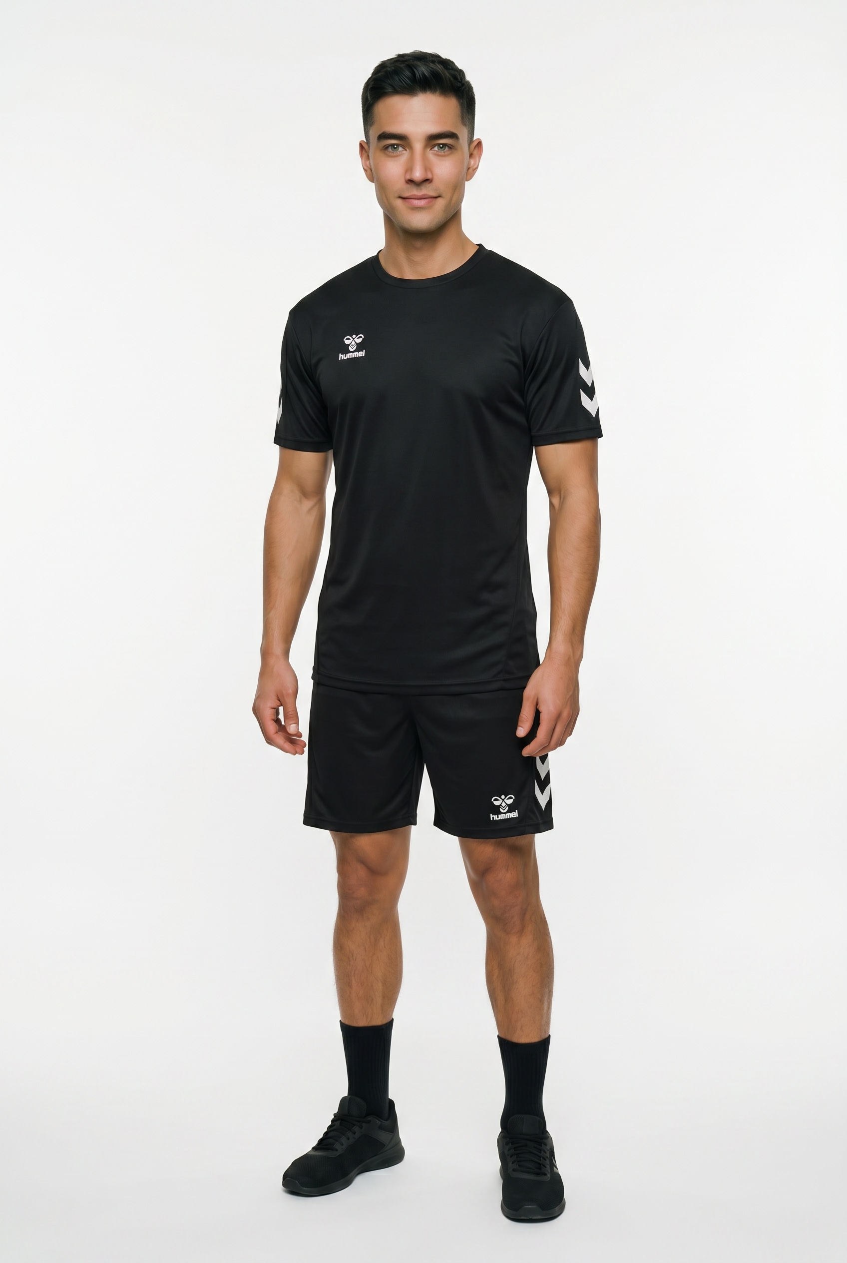 hummel Sportanzug »HMLLOGO SET« Spar-Set, 2 Stk. 2-teiliges Set aus Shorts und T-Shirt, mit elastischem Bund