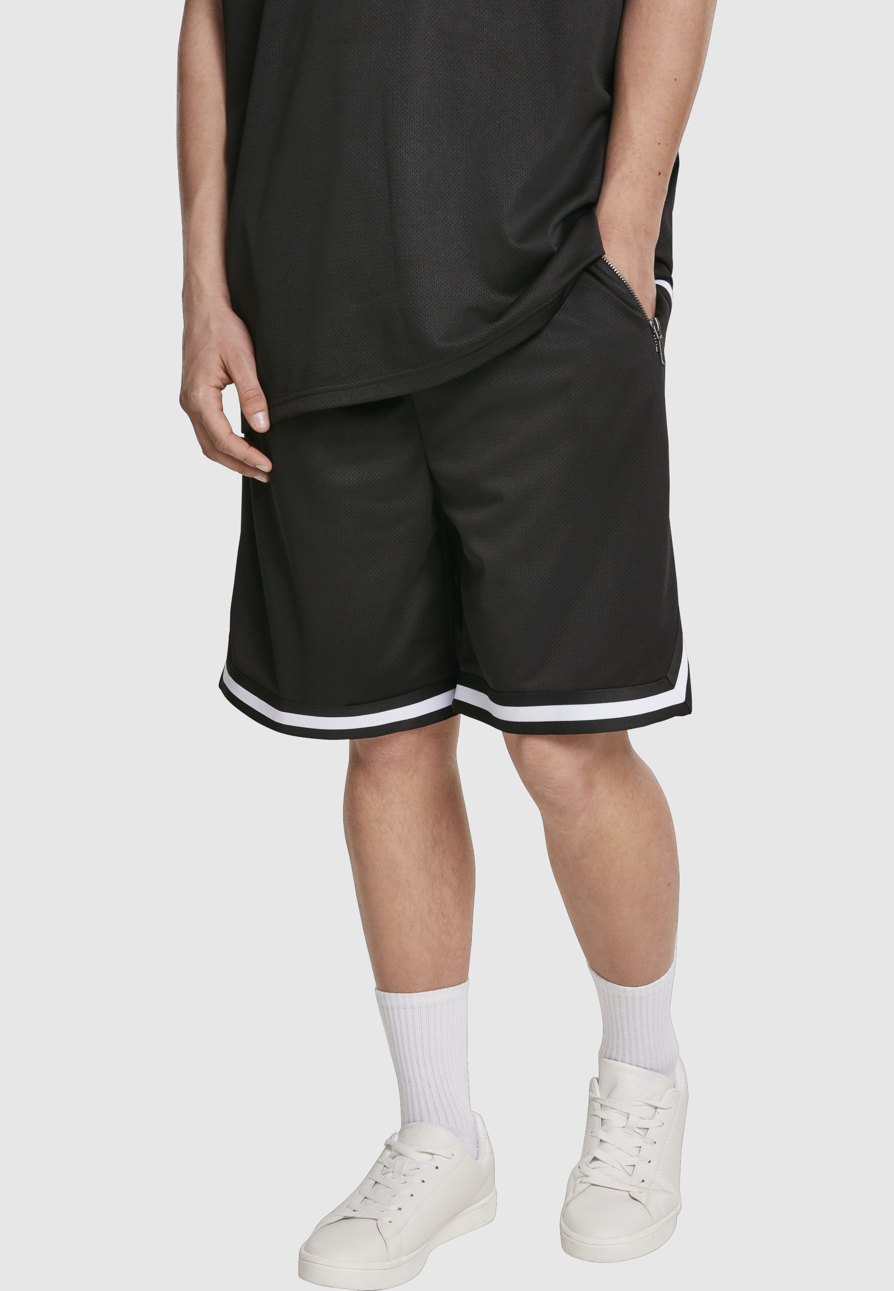 URBAN CLASSICS Shorts »Urban Classics Herren Premium Stripes Mesh Shorts«
