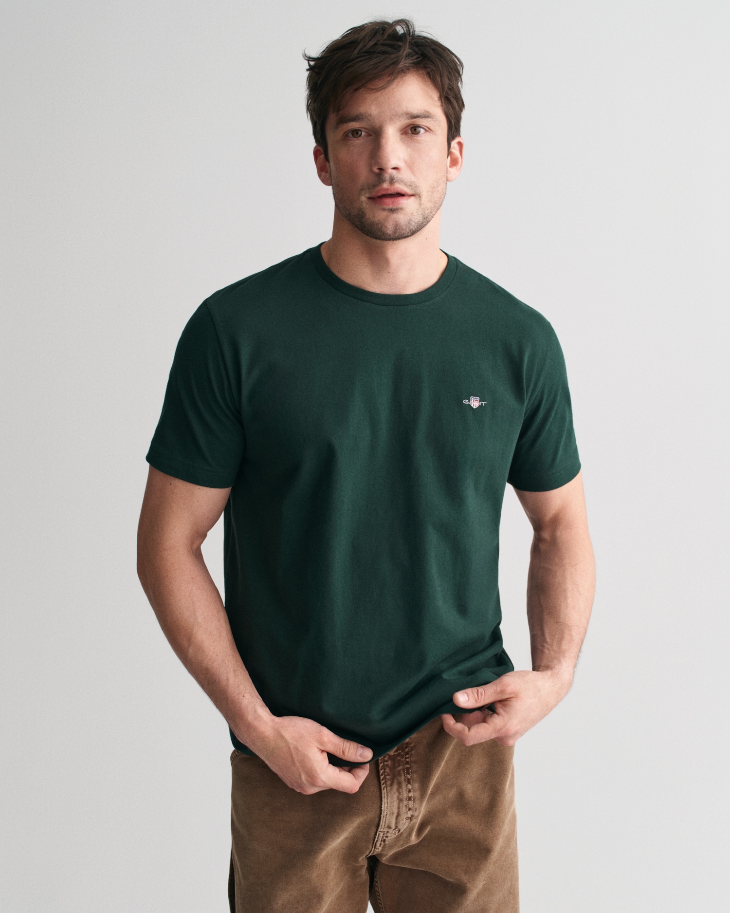 Gant "REG SHIELD SS T-SHIRT" mit Logostickerei auf der Brust günstig online kaufen