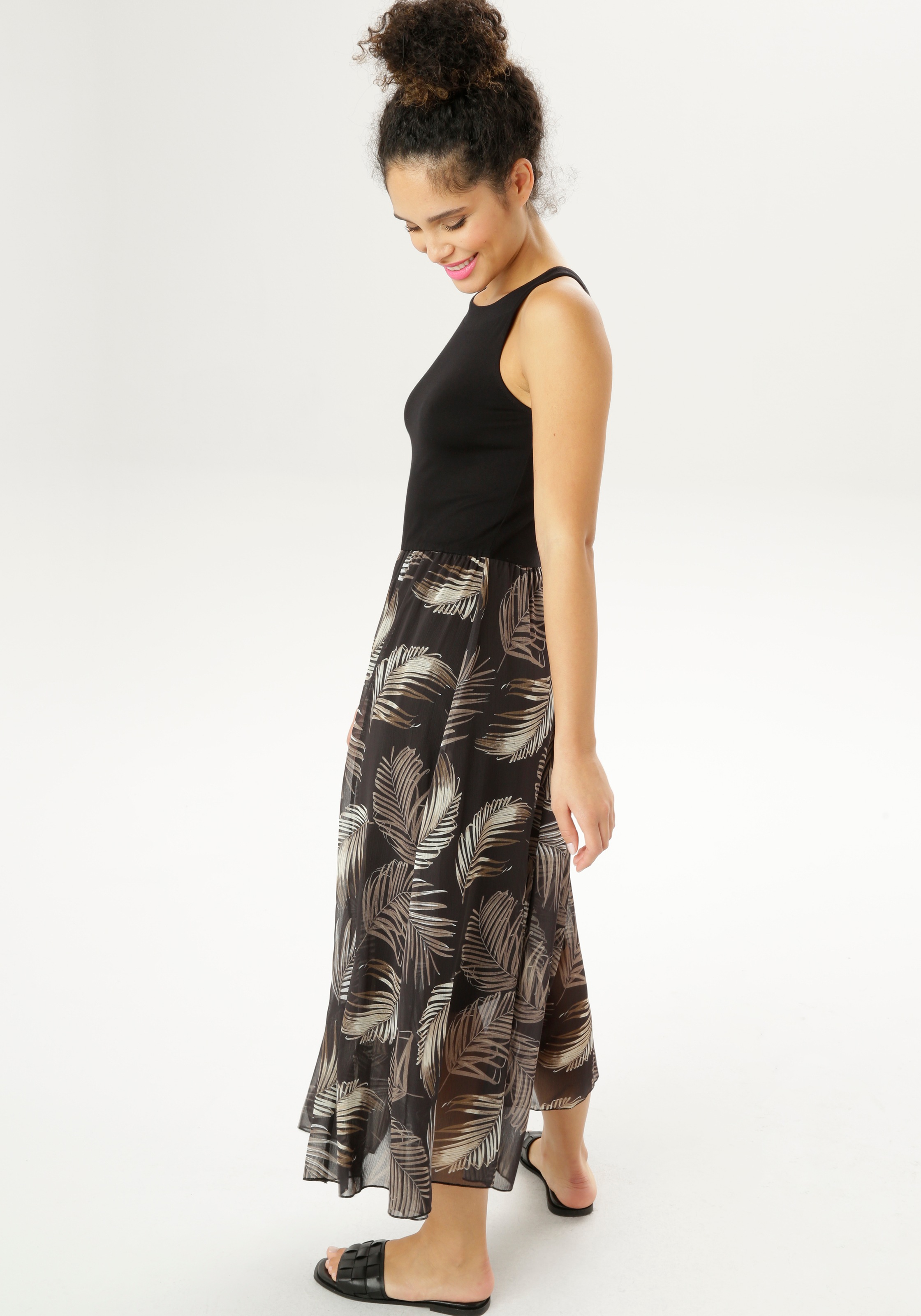 Aniston SELECTED Sommerkleid, mit Palmenblättern bedruckt
