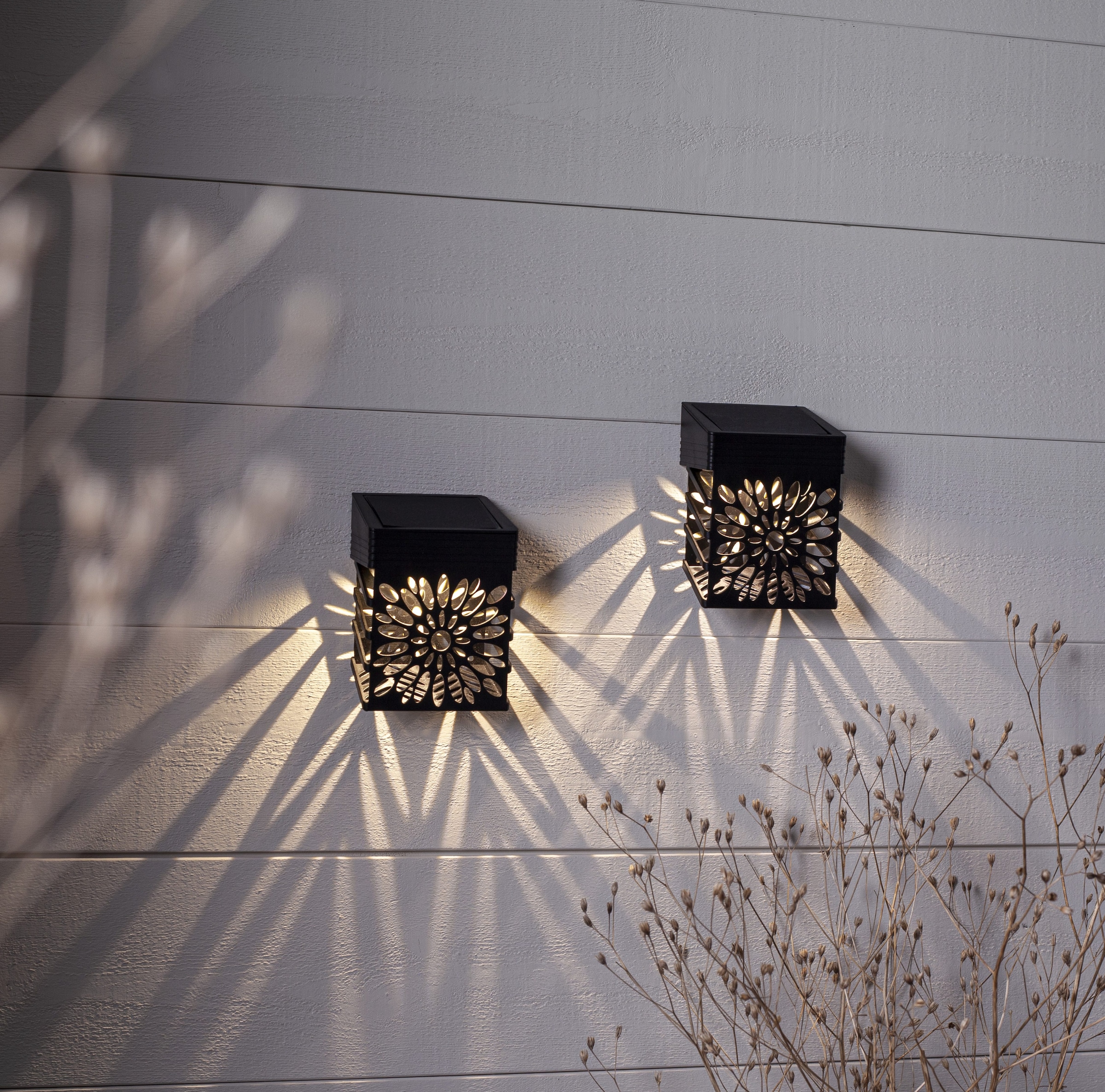 Parforce Traditional Hunting LED Solarleuchte »Solar-Wandleuchte Izola« LED-Board 2 Stk. Warmweiß 2er-Set, Dämmerungssensor, dekoratives Muster