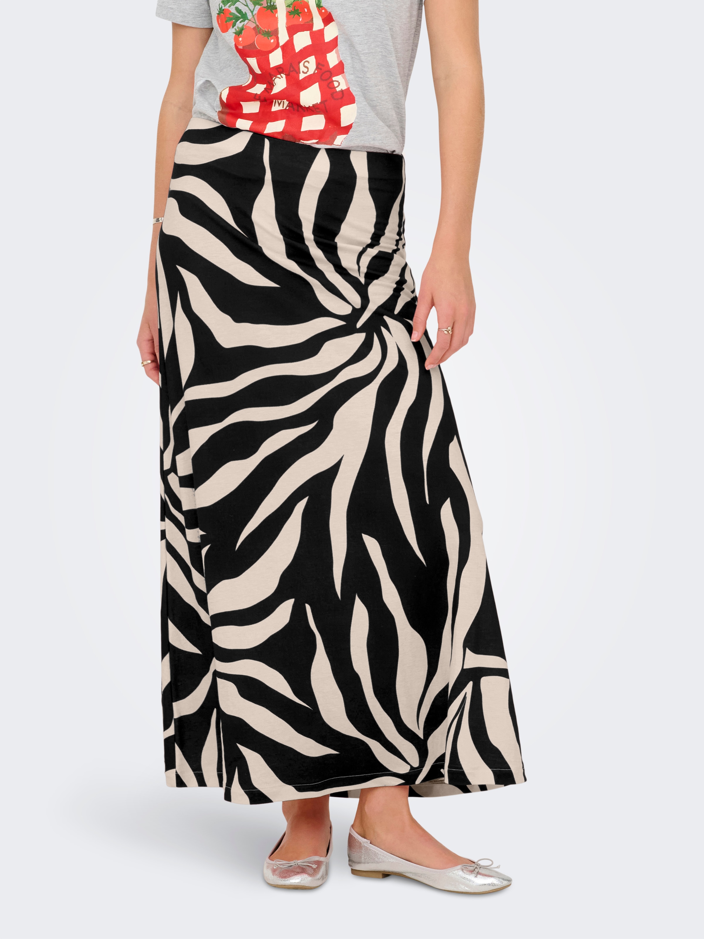 Maxirock ONLY "ONLCHIGO SAKURA LONG SKIRT WVN", Damen, Gr. XS, schwarz aop:flower, Web, Obermaterial: 55% Viskose, 45% Nylon, bedruckt, knöchellang, Röcke Maxirock, Viskosemischung