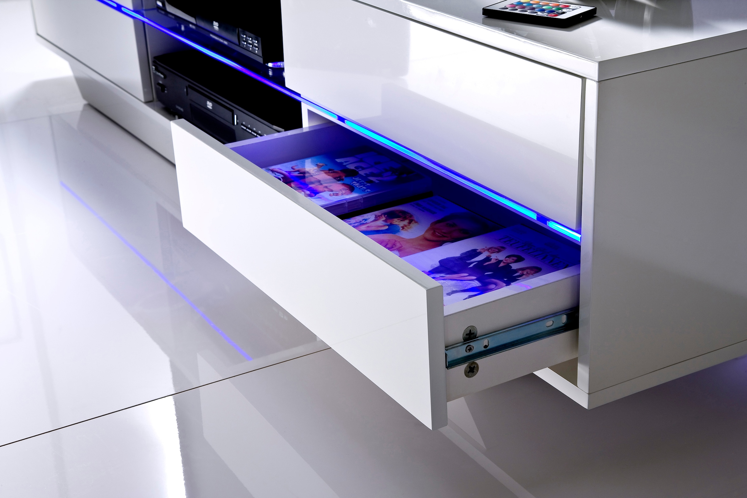 MCA furniture Lowboard »Blues«, mit LED Beleuchtung weiß hochglanz
