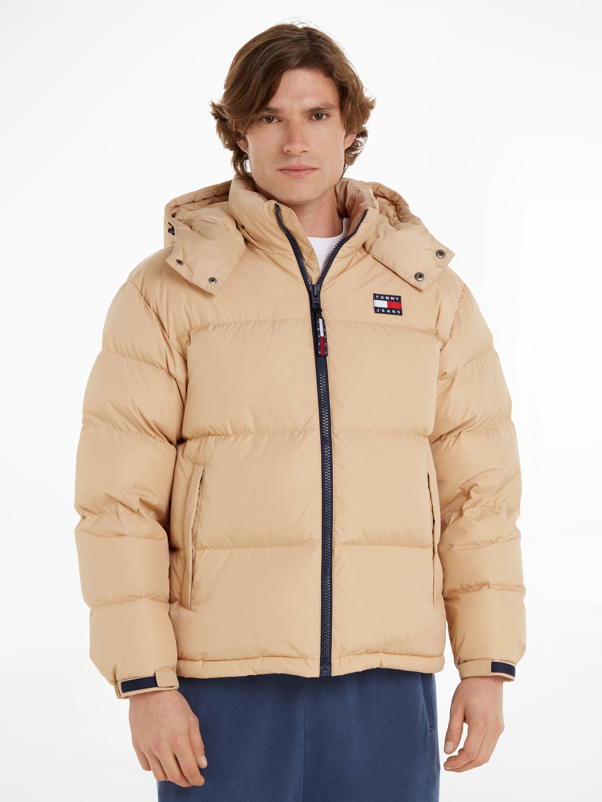 Tommy Jeans Steppjacke "TJM ALASKA PUFFER", mit Kapuze, mit Markenlabel günstig online kaufen