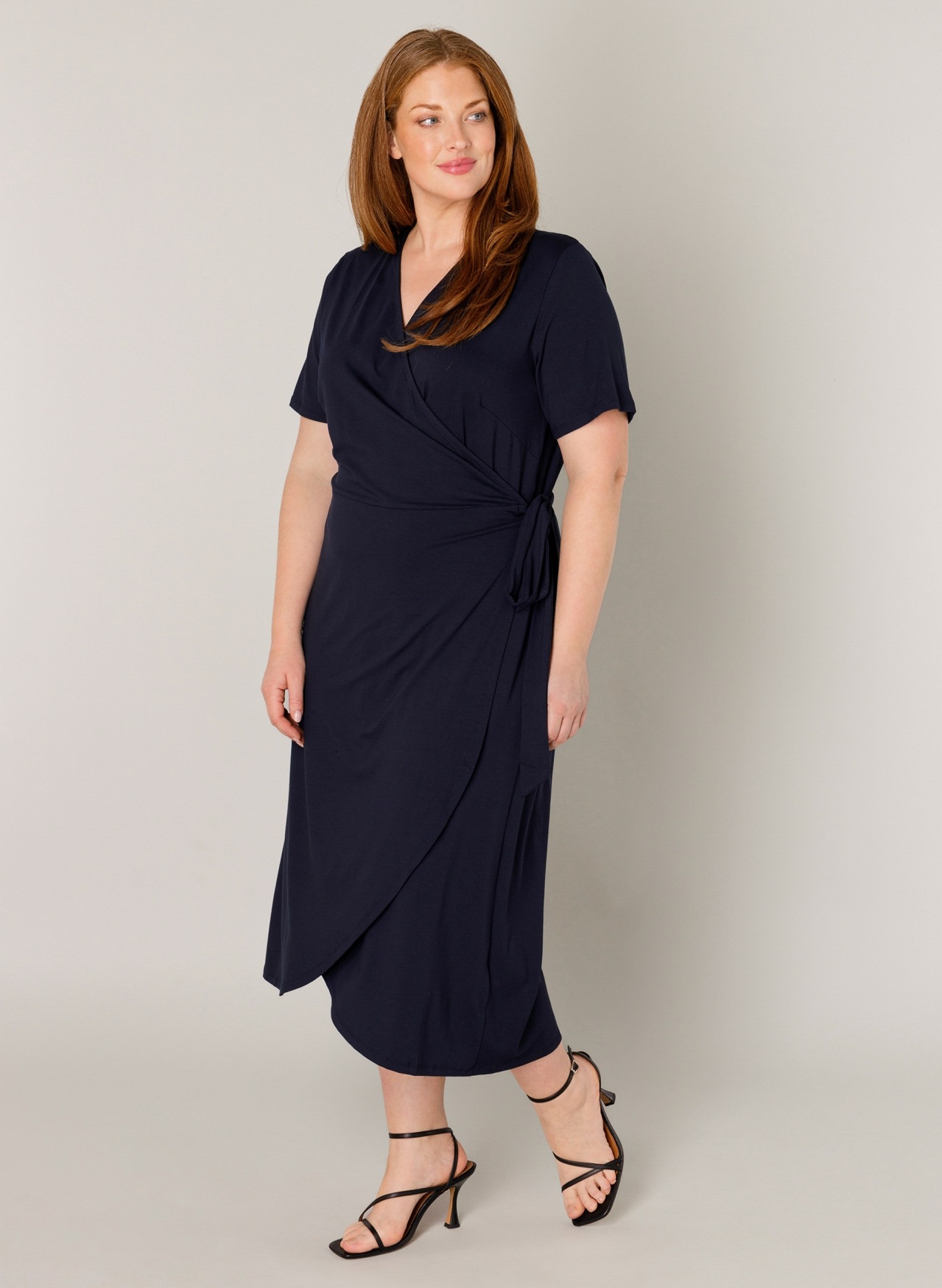 Thumbnail - Base Level Curvy Wickelkleid "Abbie" Weich fließende Viskose-Mischqualität