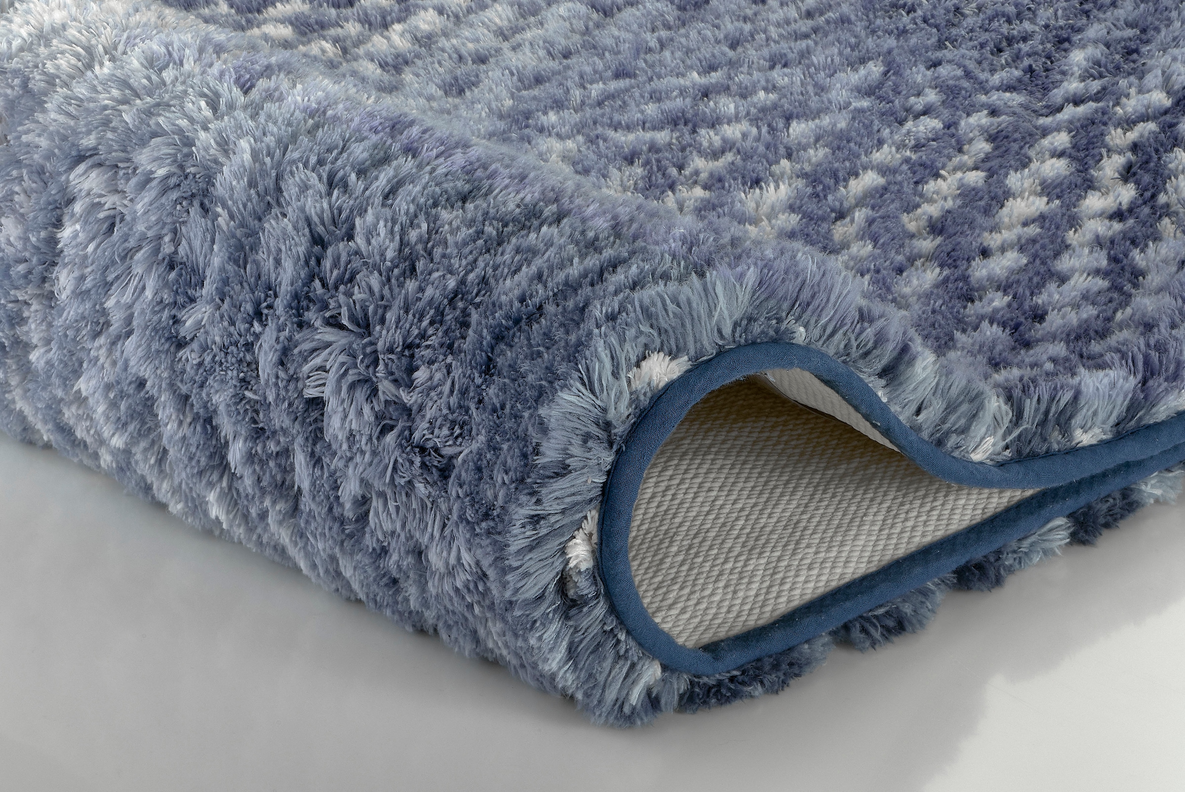 Kleine Wolke Badematte »Cory«, rutschhemmend beschichtet, fußbodenheizungsgeeignet, Badteppich, modischer Farbverlauf, Hoch-Tief Effekt, waschbar