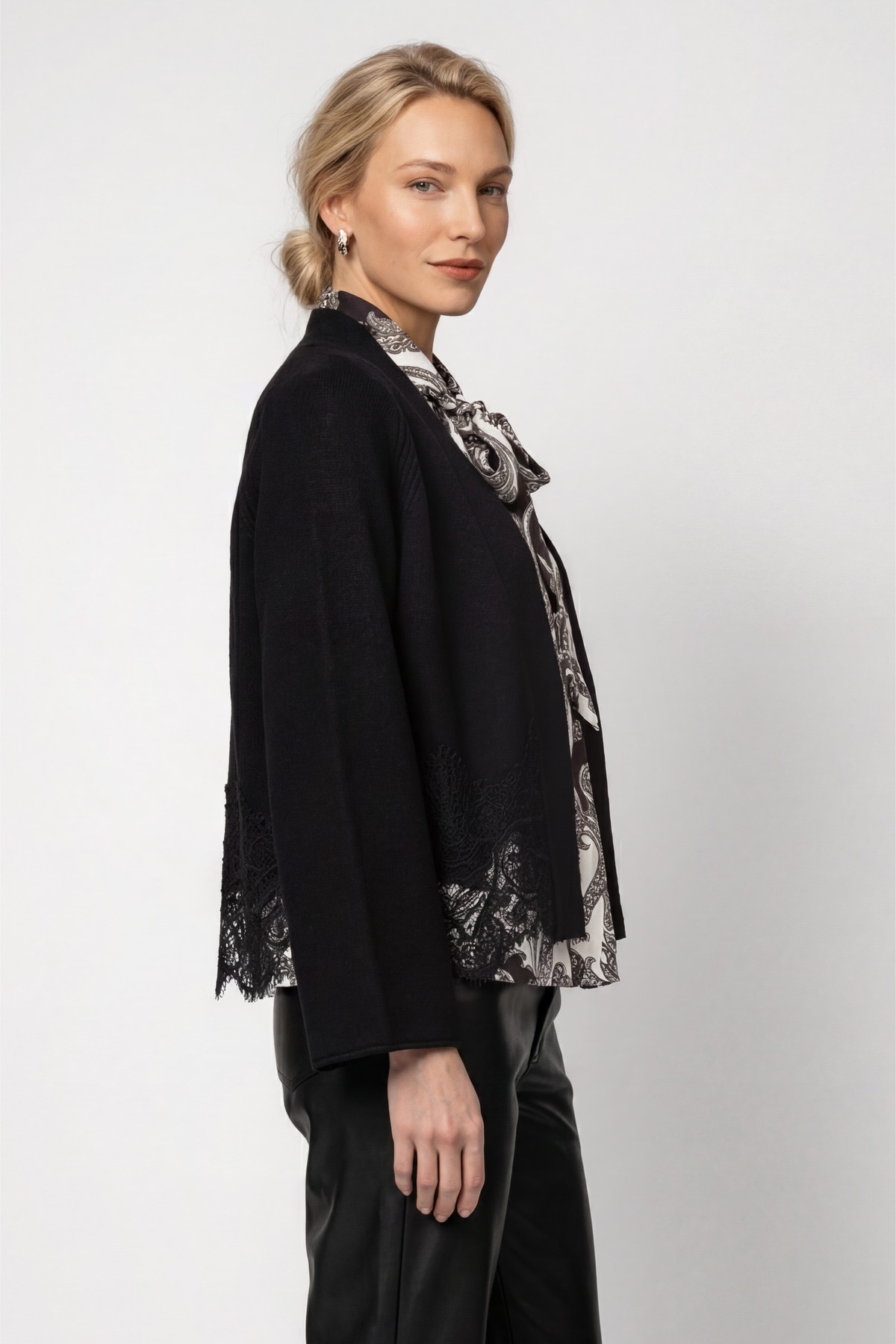 Monari Strickjacke »Jacke Strickjacke Spitze« Regular fit mit Spitze