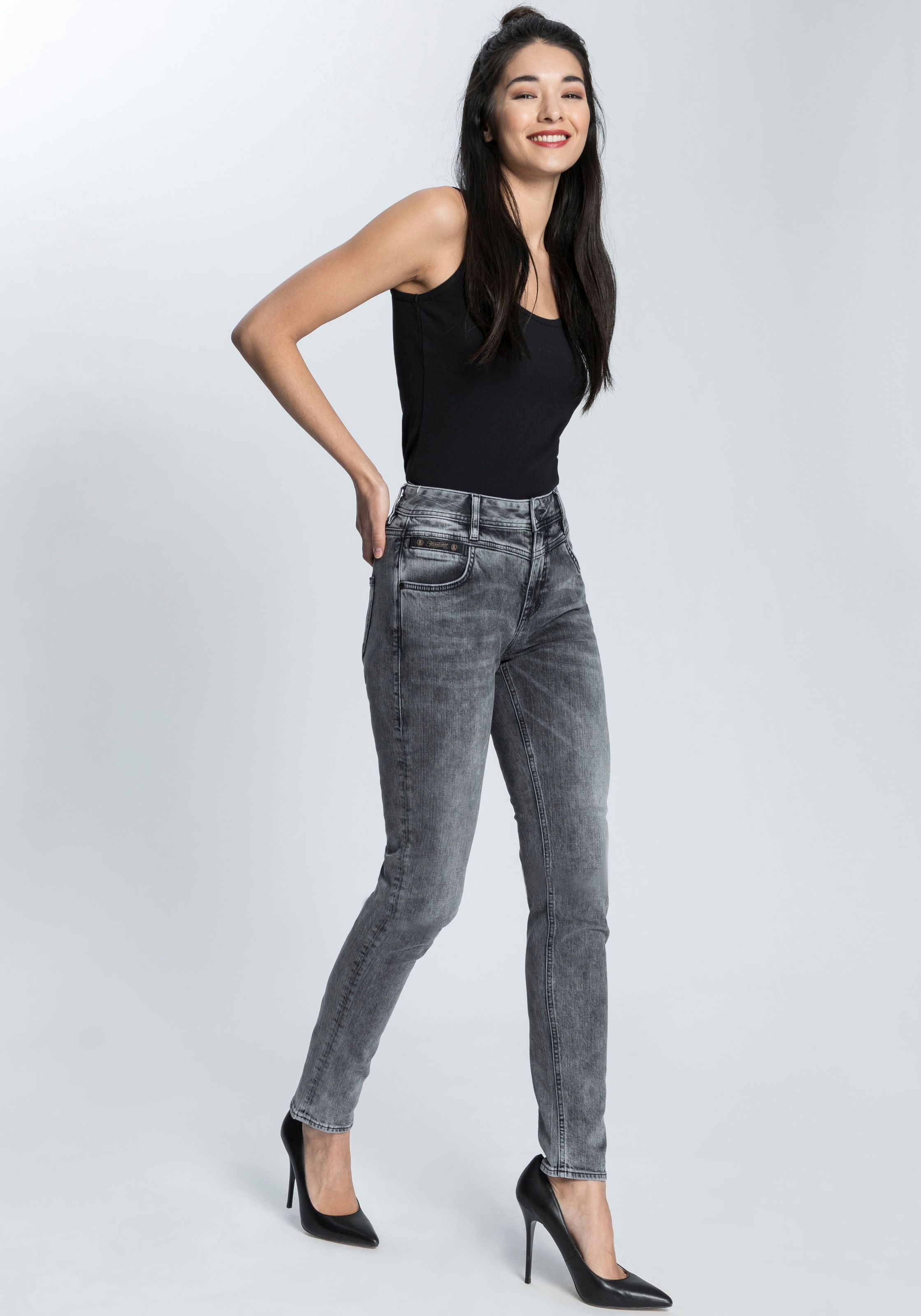 Herrlicher Slim-fit-Jeans »PEPPY SLIM RECYCLED DENIM«, Normal Waist Recycled Polyester