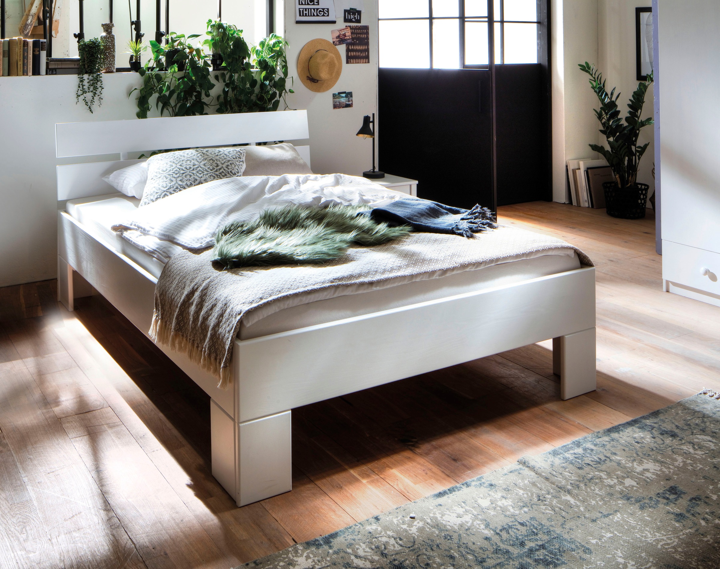 Thumbnail - Home affaire Bettgestell "Progress Massivholzbett in 5 Größen, weiß lackiert" FSC-zertifizierte massive Kiefer, hohe Bel...