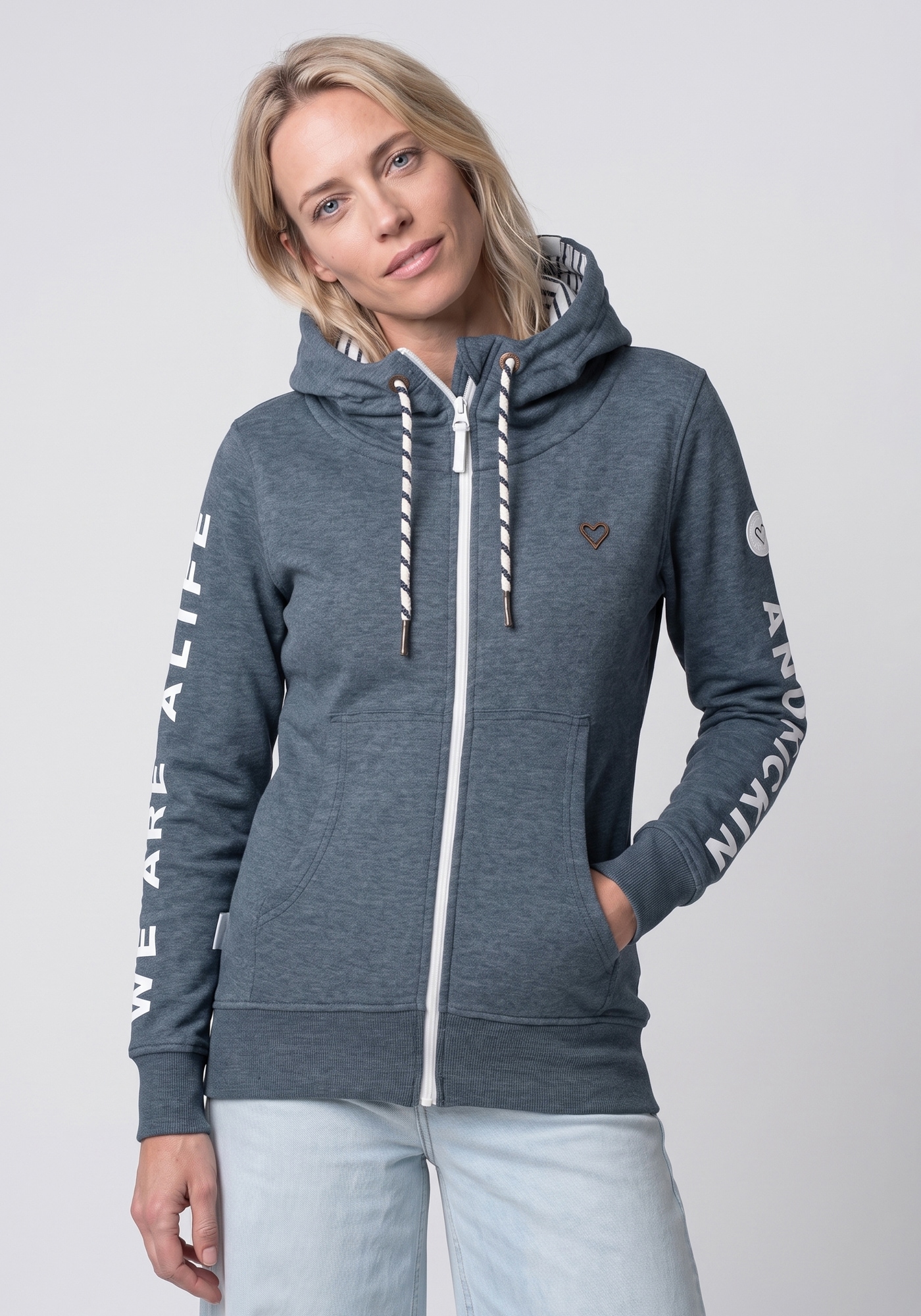 Alife & Kickin "JessyAK A" leichte Kapuzensweatjackemit Logo-Schriftzug auf den Ärmeln
