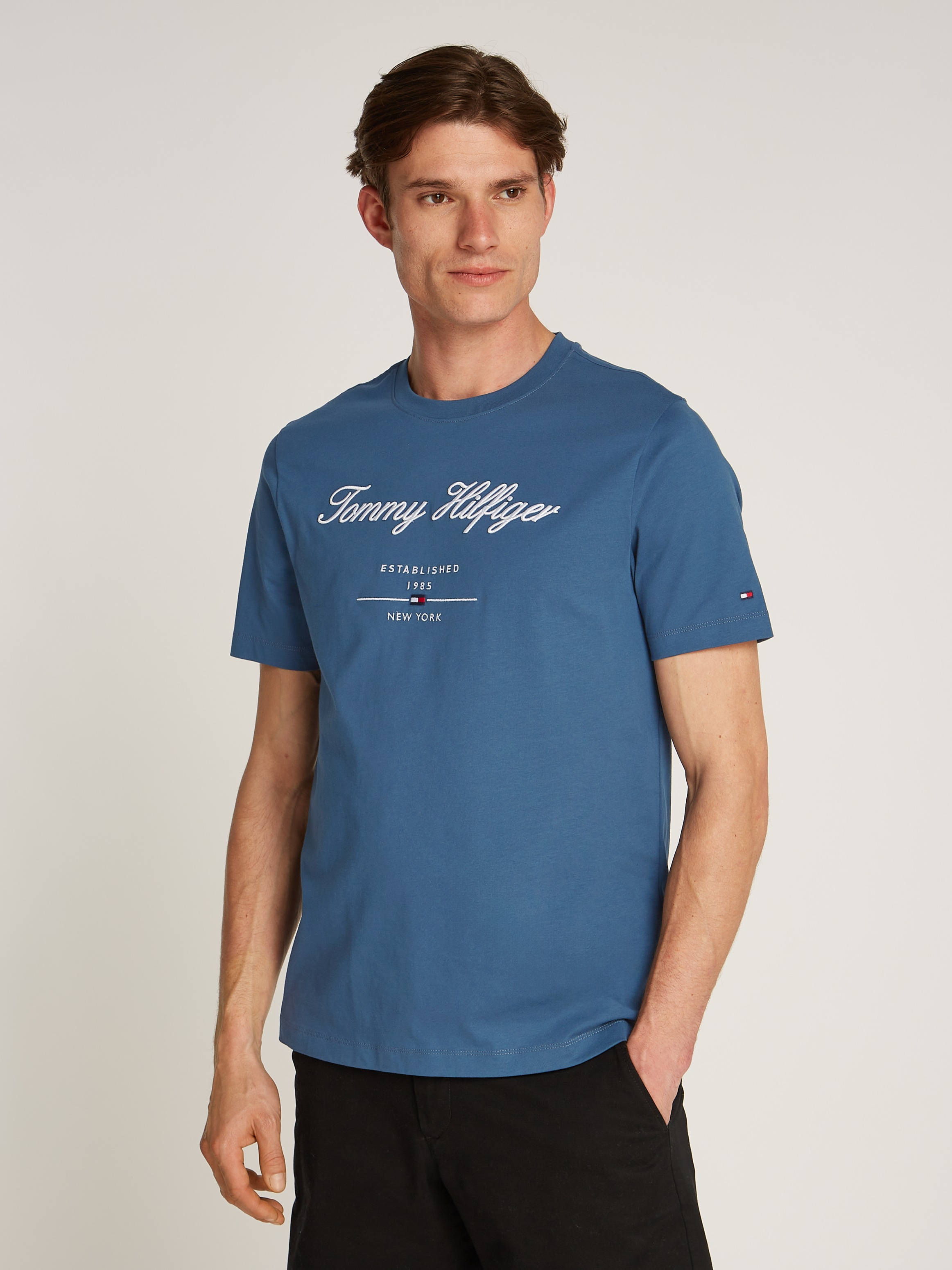 TOMMY HILFIGER Marškinėliai »SCRIPT Logo TEE« su aufg...