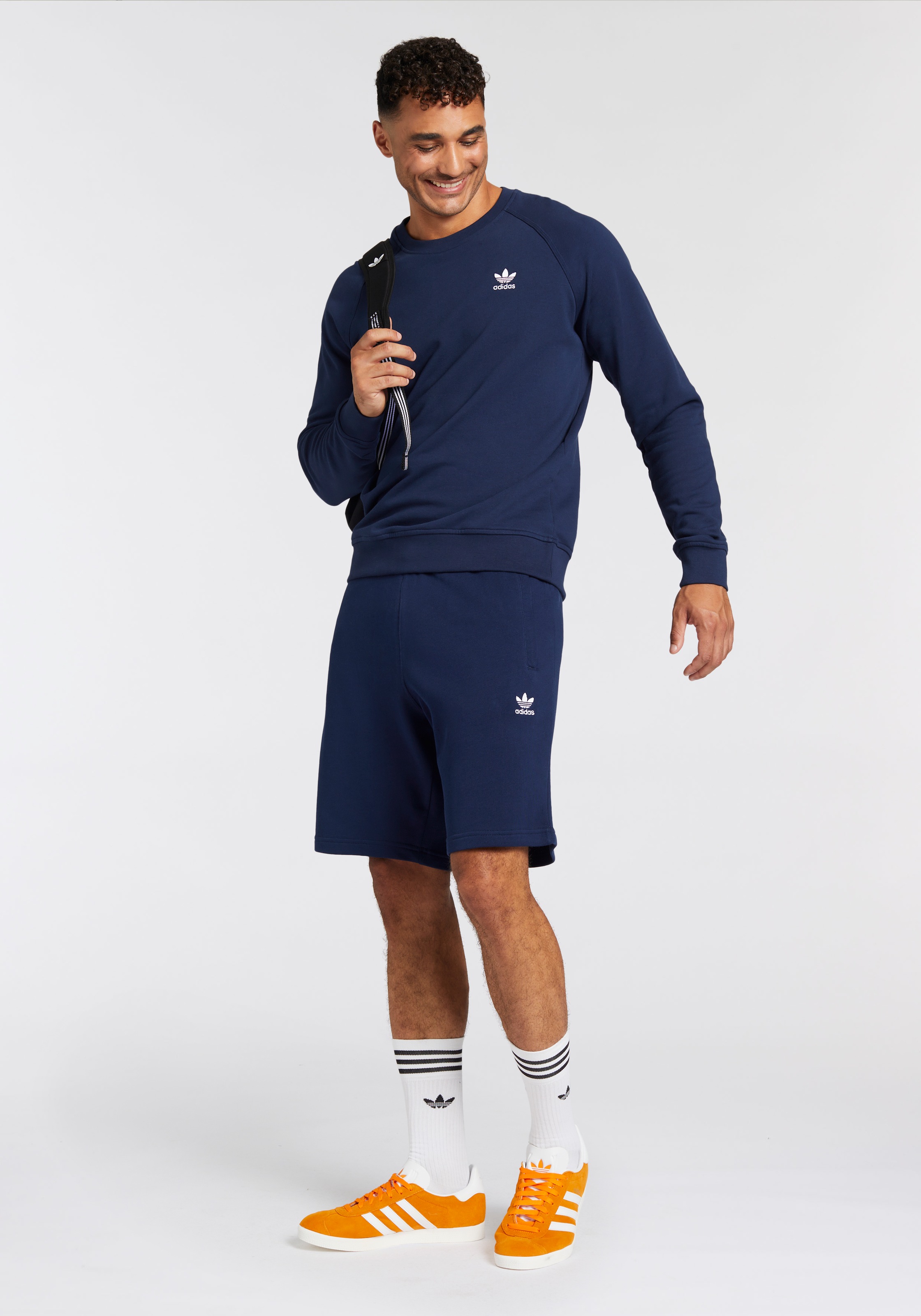 adidas Originals Shorts »ESS SHO«, (1 tlg.), Essential Sweat Shorts mit Logo, aus weichem French-Terry Material