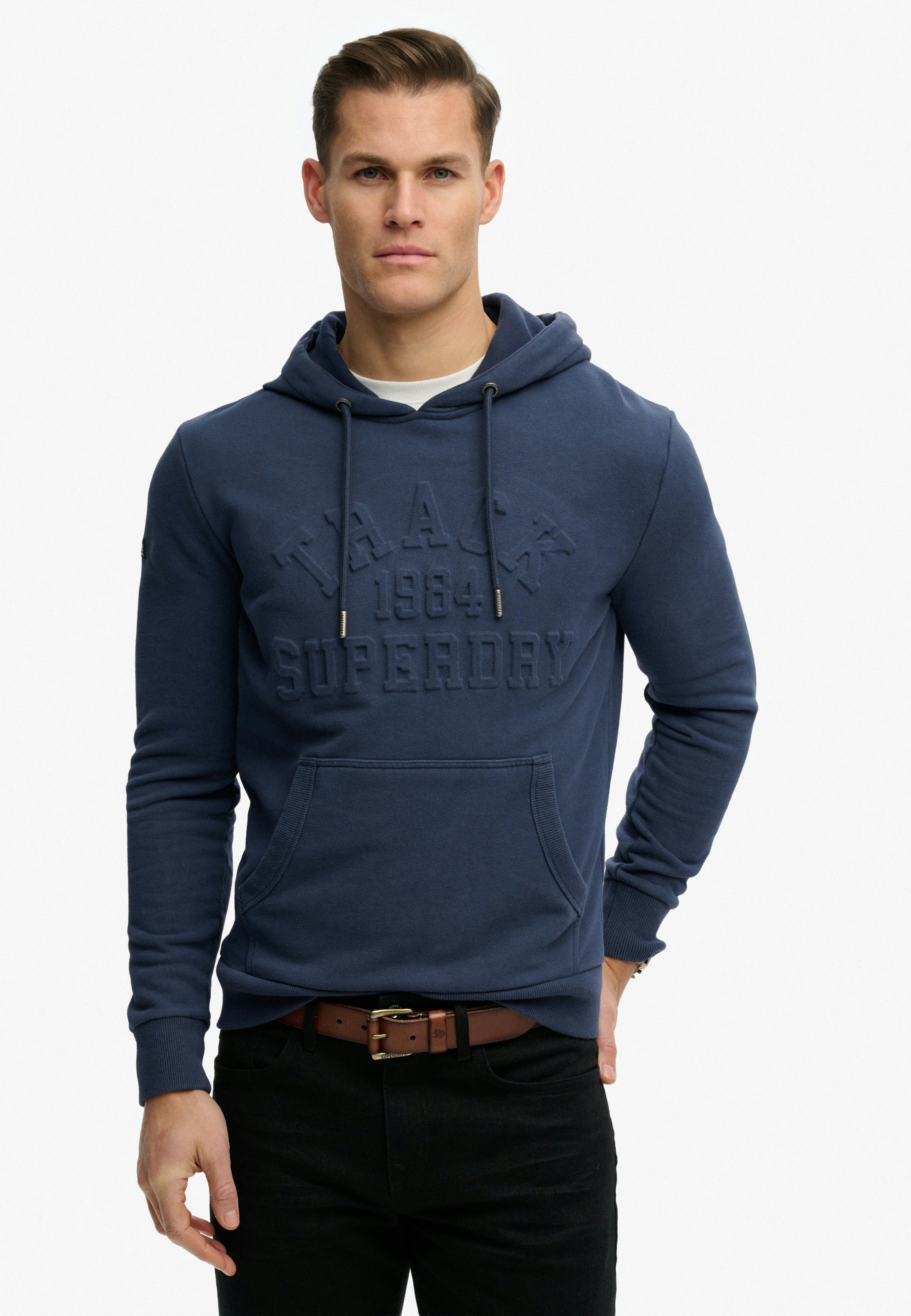 Superdry Kapuzensweatshirt "ATHLETIC EMBOSS RELAXED HOOD", aus Baumwolle und angerauter Sweatware, Relaxed Fit