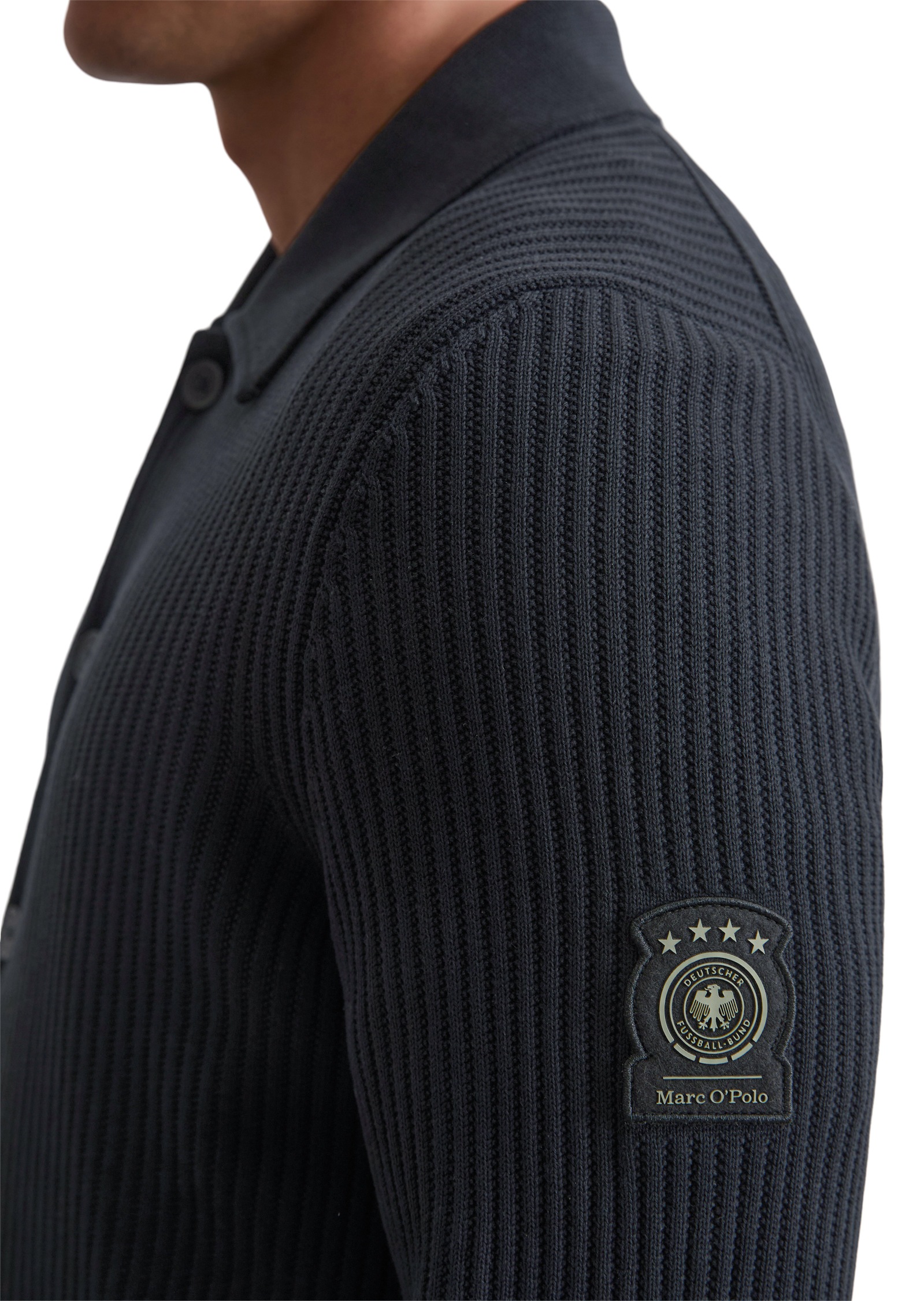 Thumbnail - Marc OPolo Strickjacke "DFB Travel Collection" aus reiner Bio-Baumwolle, regular Fit, elastische Rippstruktur