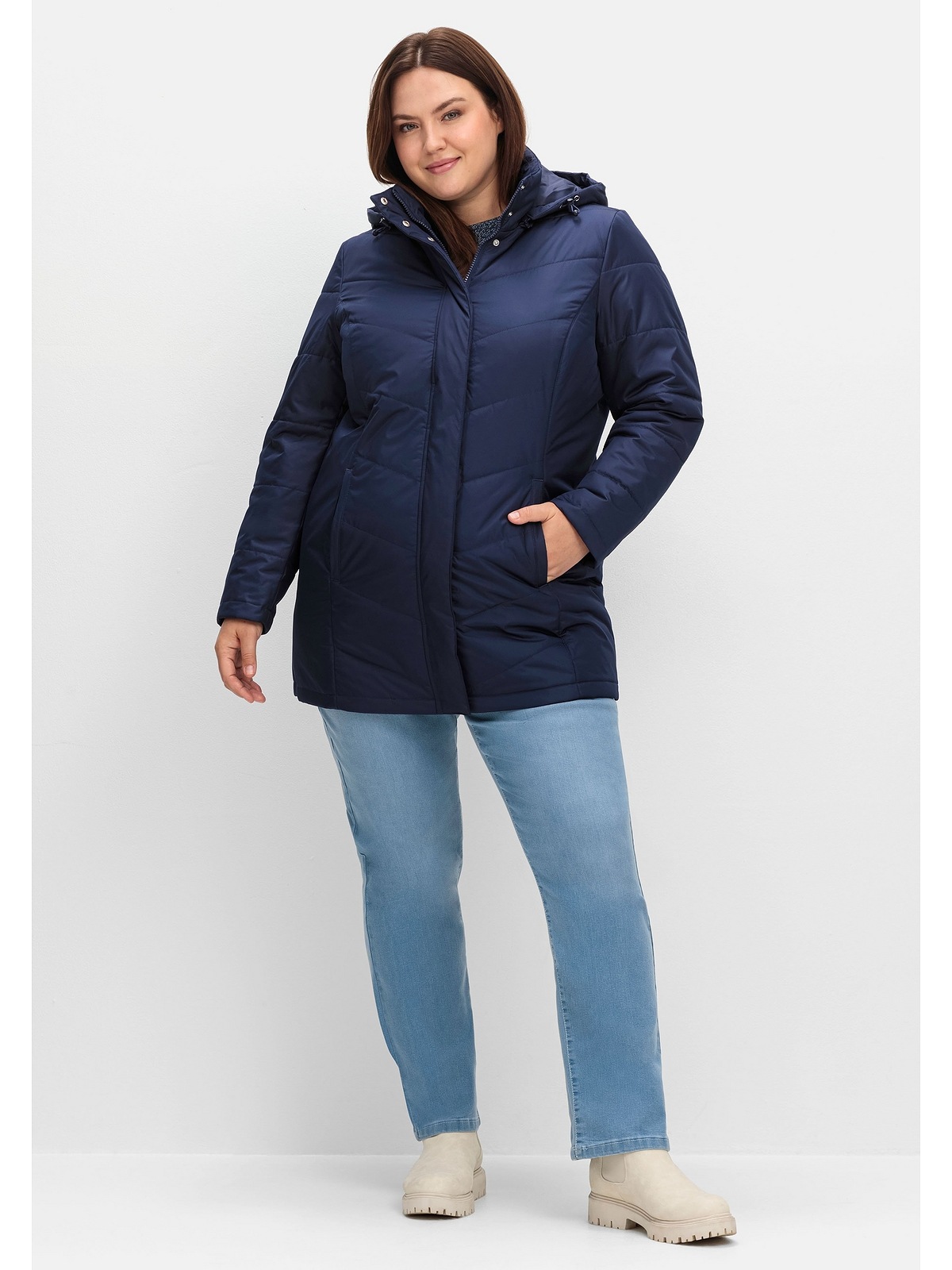Sheego Steppjacke »Große Größen«, mit Kapuze, mit abnehmbarer Kapuze und wärmender Wattierung