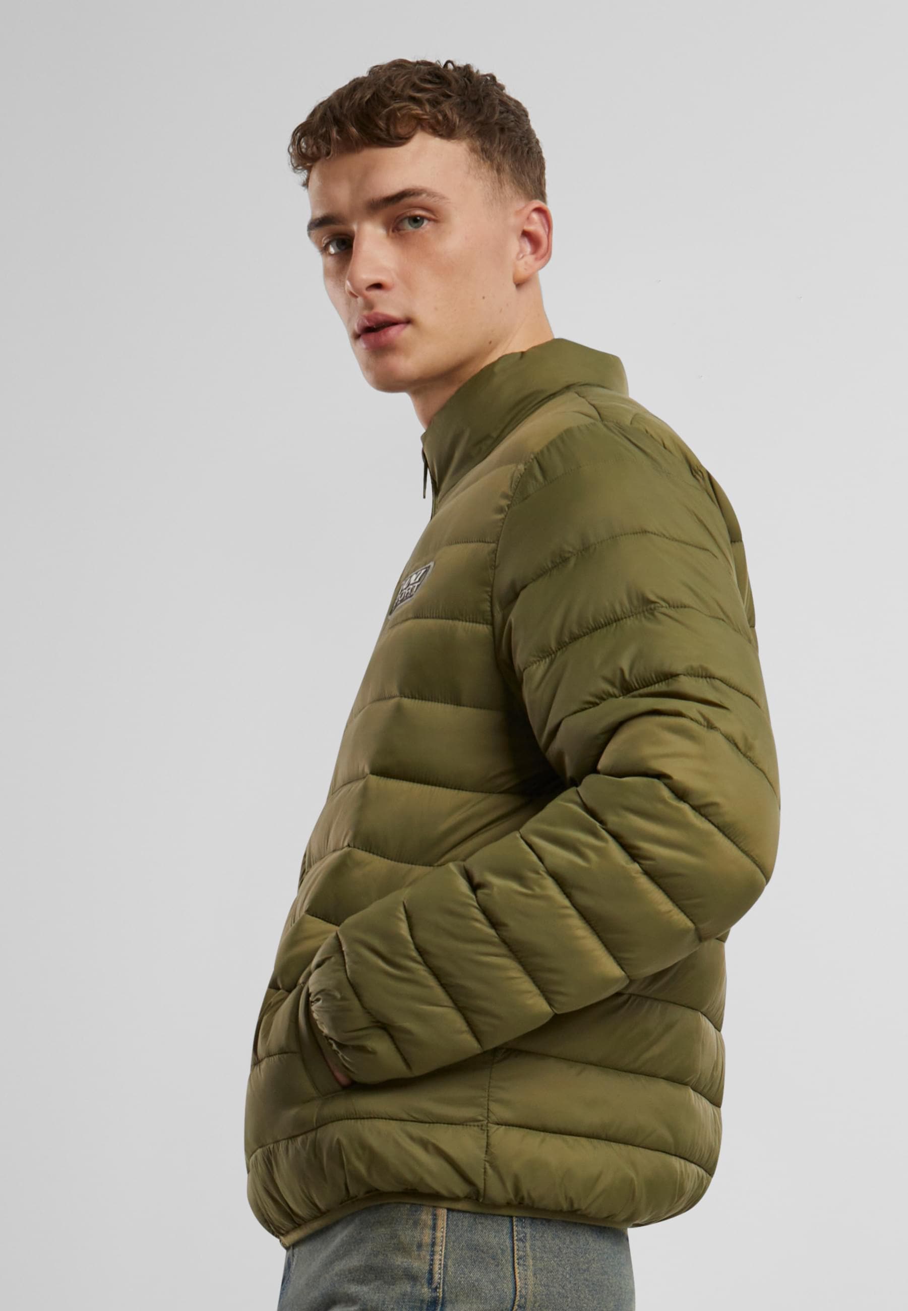 Karl Kani Winterjacke »Karl Kani Karl Kani Sport Patch Light Puffer Jacket«, (1 St.), ohne Kapuze
