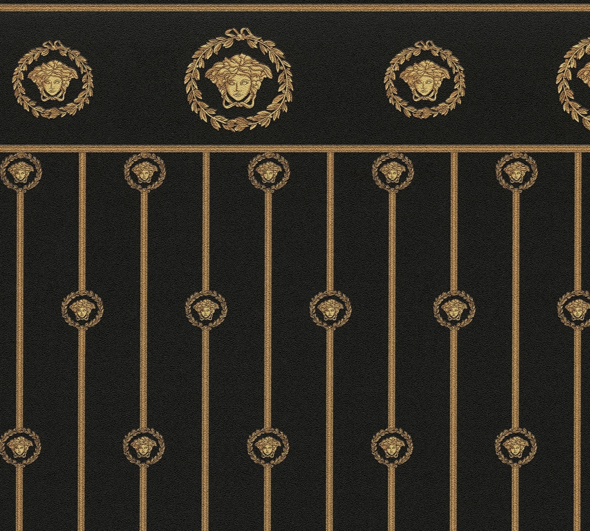 Versace Vliestapete »Versace 6 I Love Baroque –« 3D-Optik | Barock | Motiv geprägt Edle Bordüre mit ikonischem Medaillonmotiv & glänzender Struktur