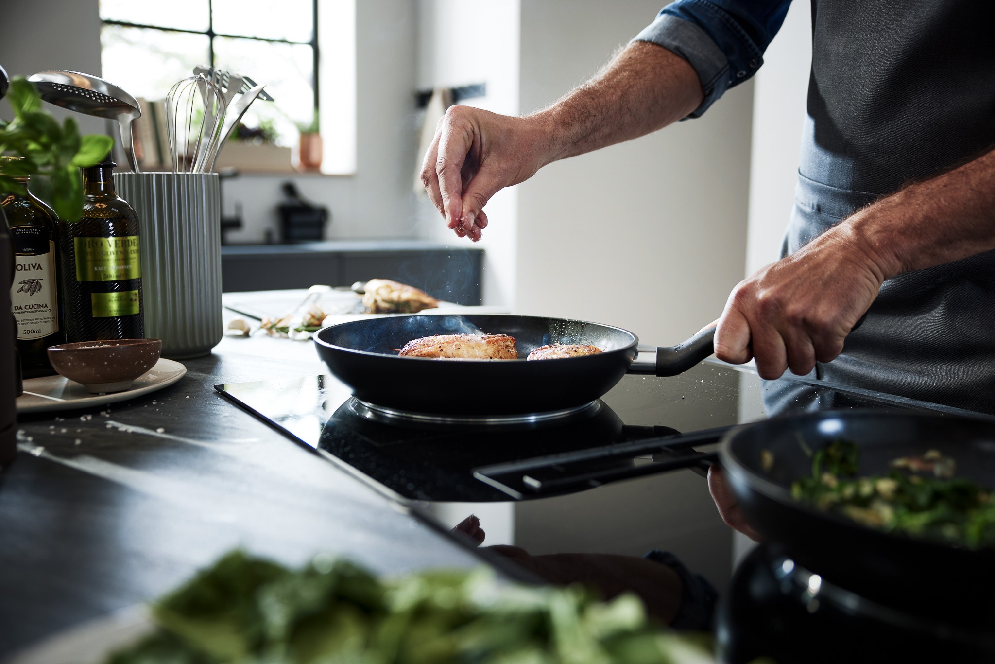 Fissler Essential Pfannen 24 cm + 28 cm, schwarz, 2 St.