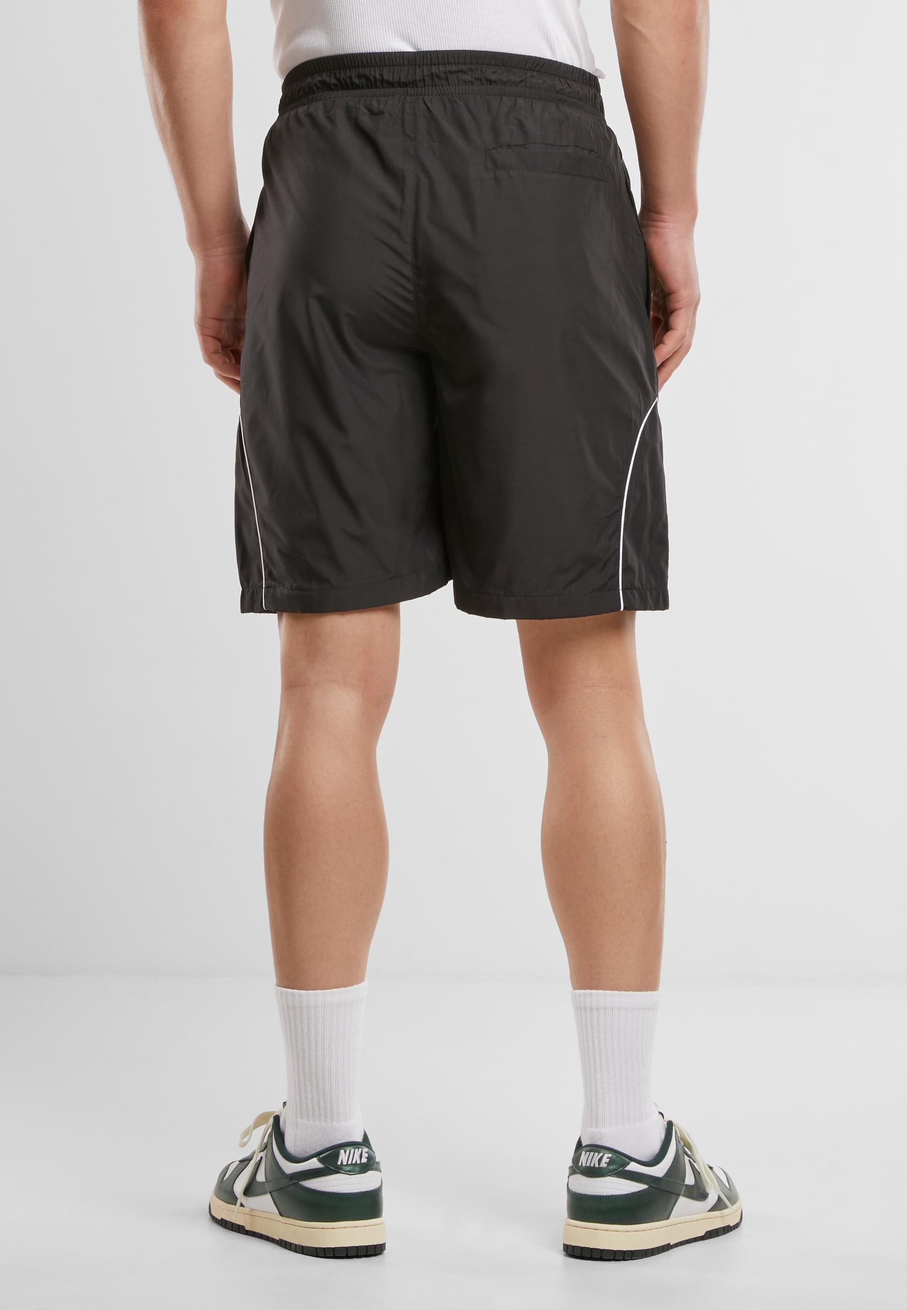 URBAN CLASSICS Shorts »Urban Classics Piped Panel Trackshorts«, (1 tlg.)