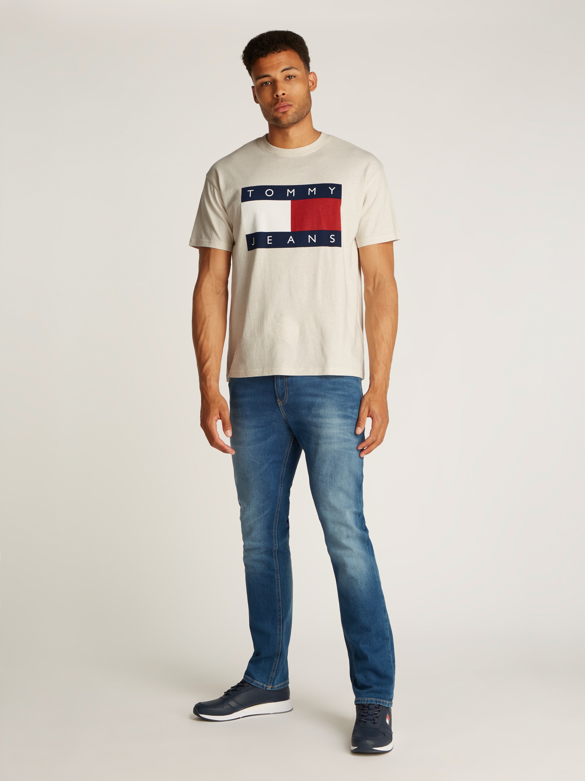 Tommy Jeans T-Shirt »TJM RLX MELANGE BIG FLAG TEE«, mit großem Logo