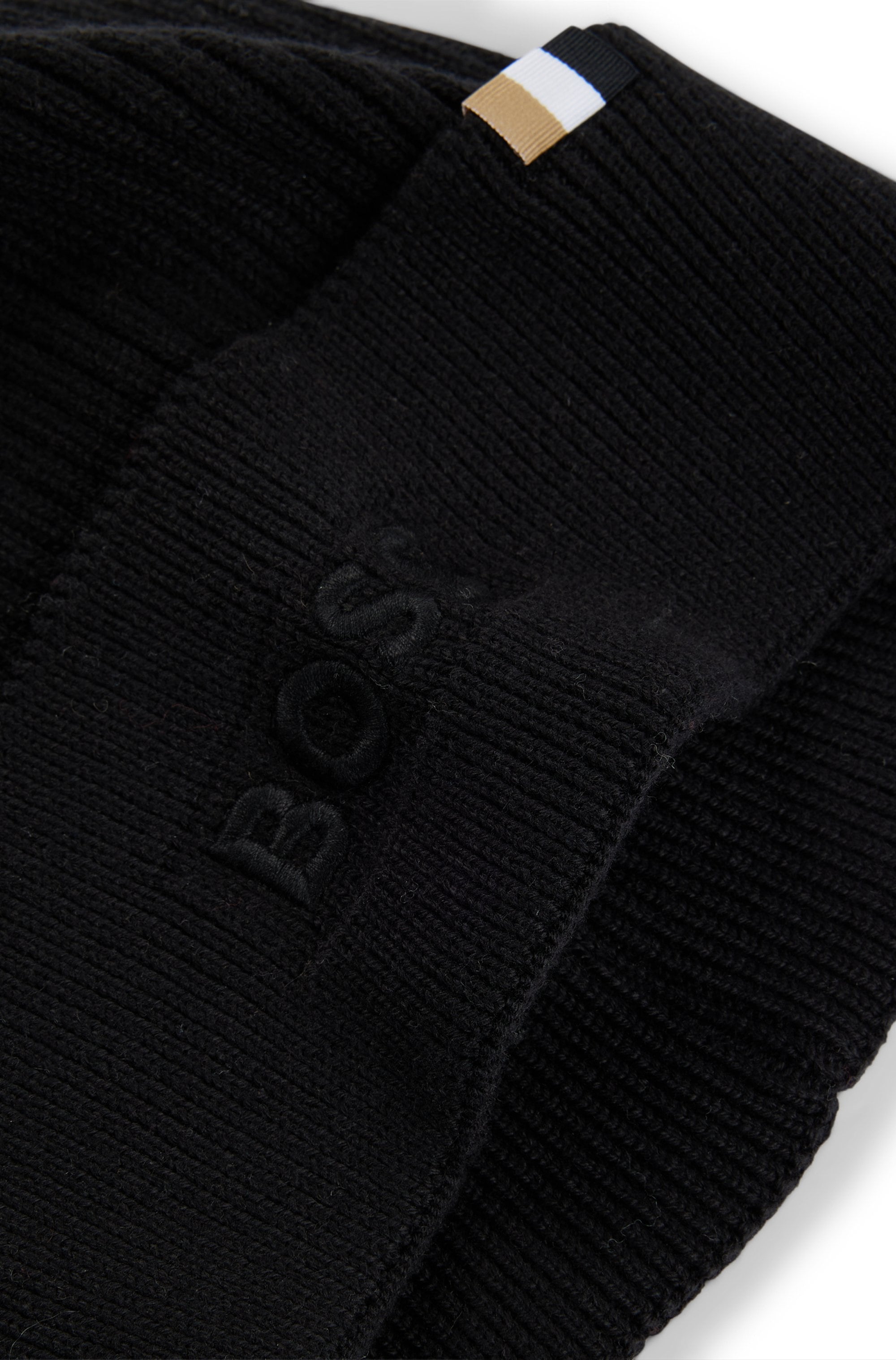 BOSS Strickmütze »Magico_R_Hat«, mit tonaler Logostickerei
