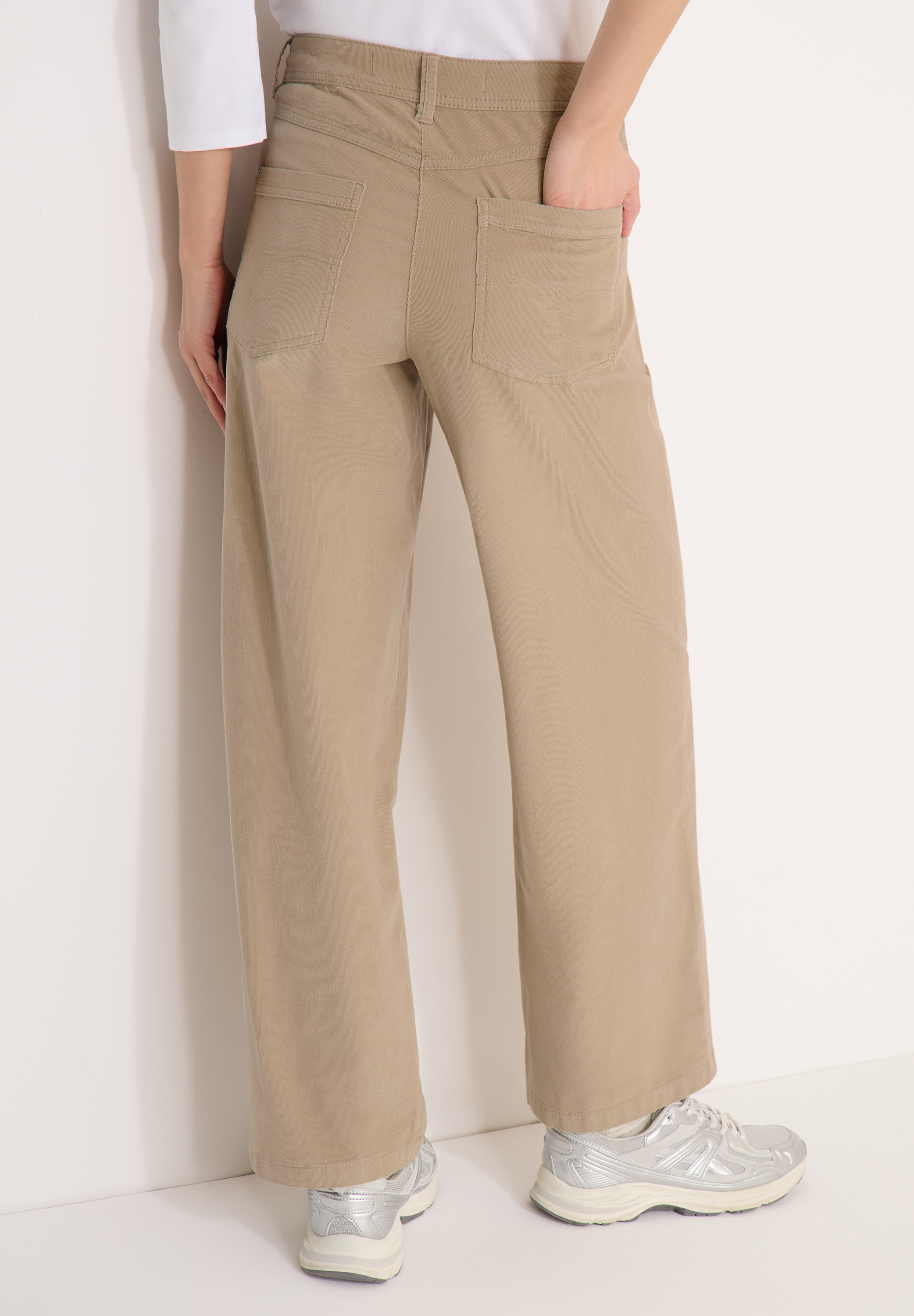 Cecil Cordhose  in Cord-Optik