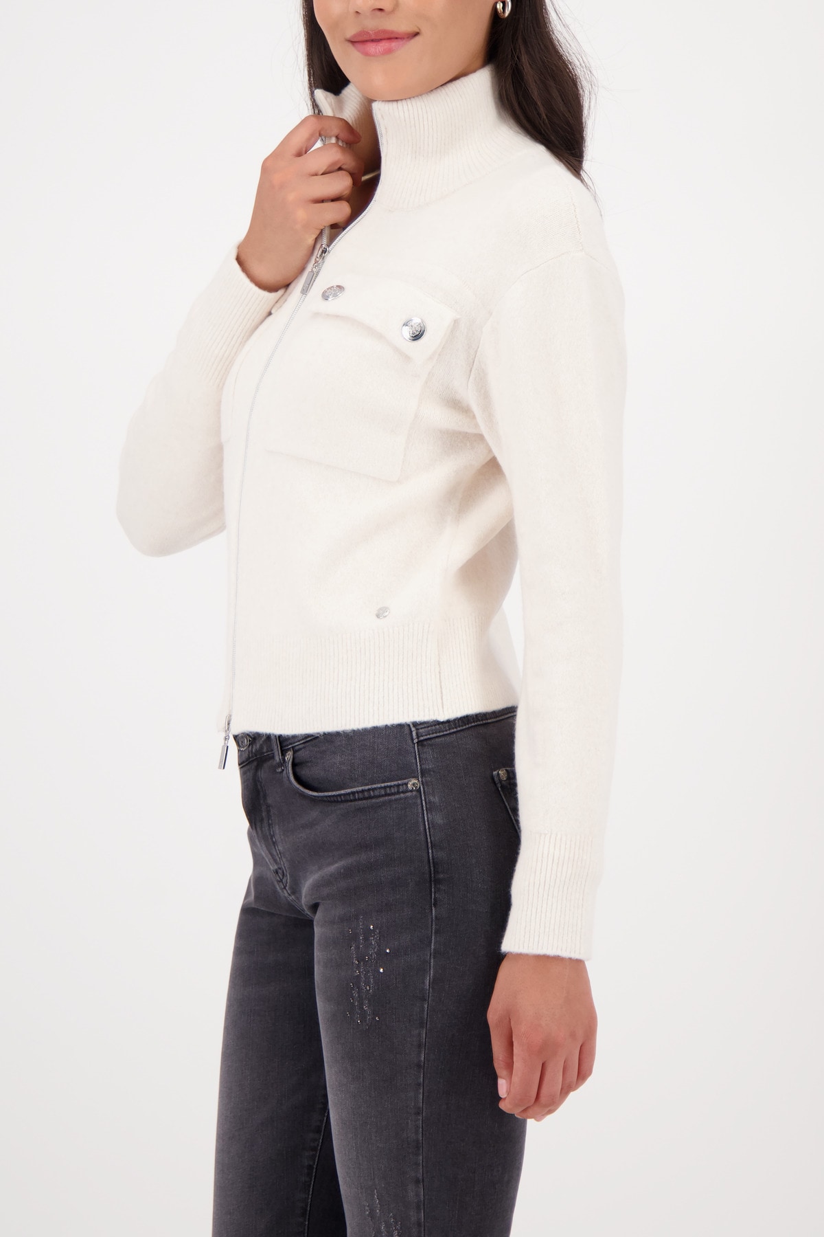 Monari Strickjacke »Jacke Strickjacke« Körpernahe Passform mit Stehkragen