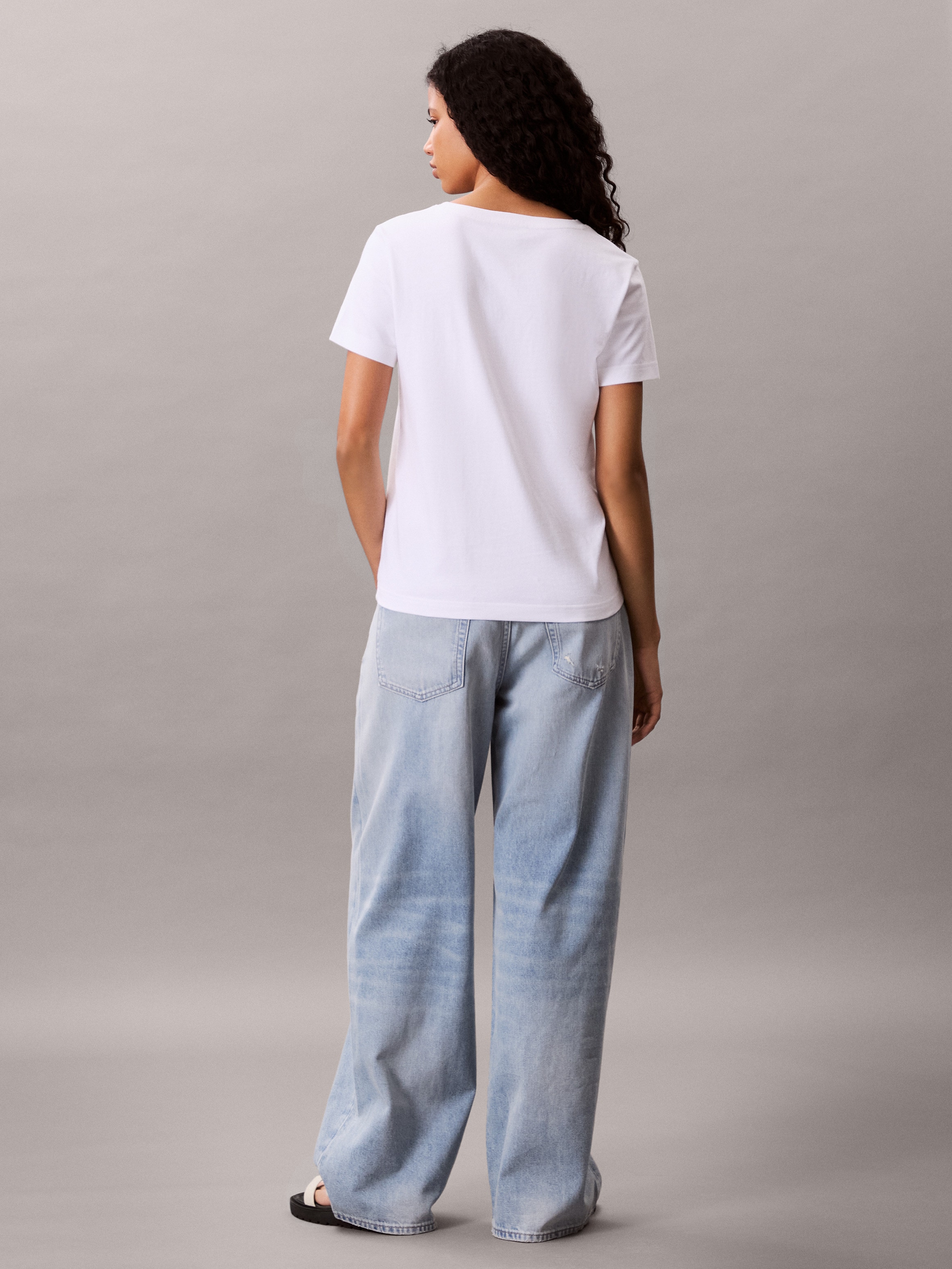 Calvin Klein Jeans T-Shirt »Archive Jersey Vnk Tee EU«, Mit V-Ausschnitt