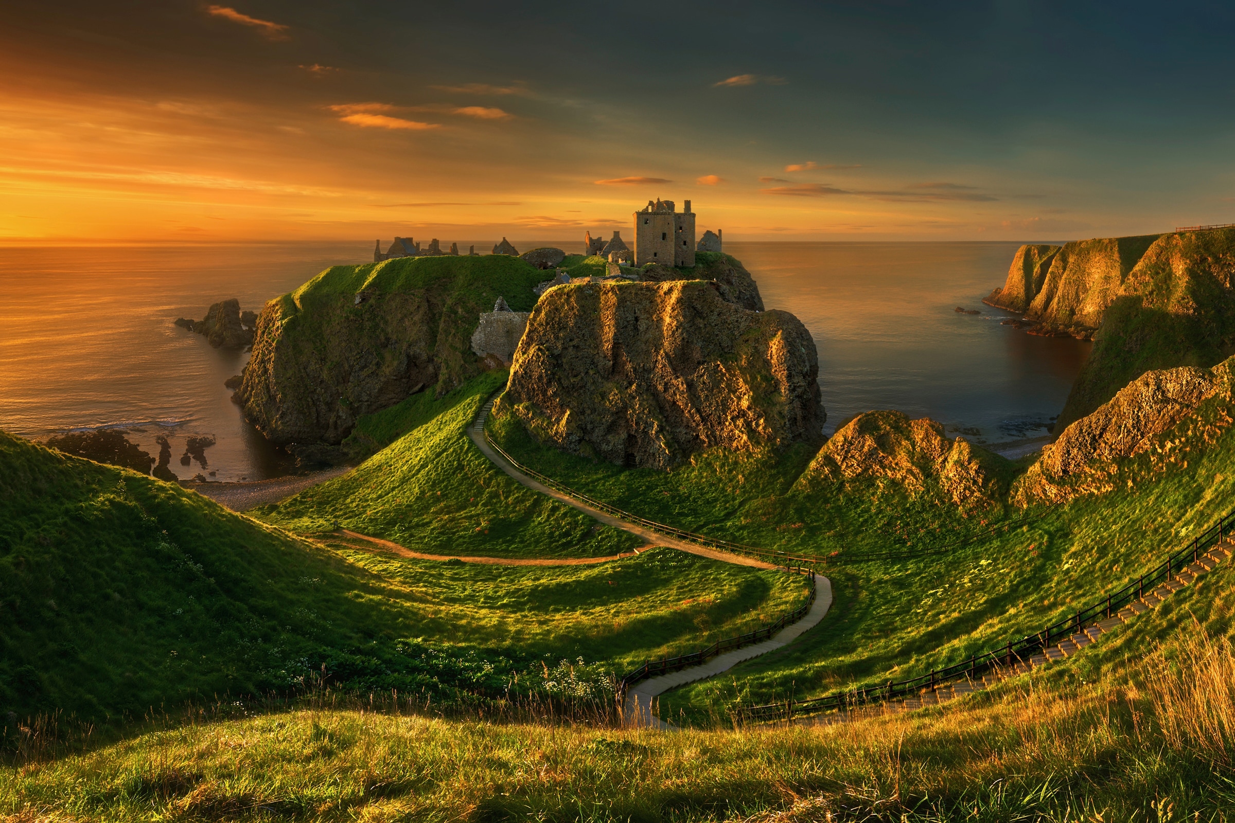Papermoon Fototapete "Photo-Art KRZYSZTOF BROWKO, DUNNOTTAR"