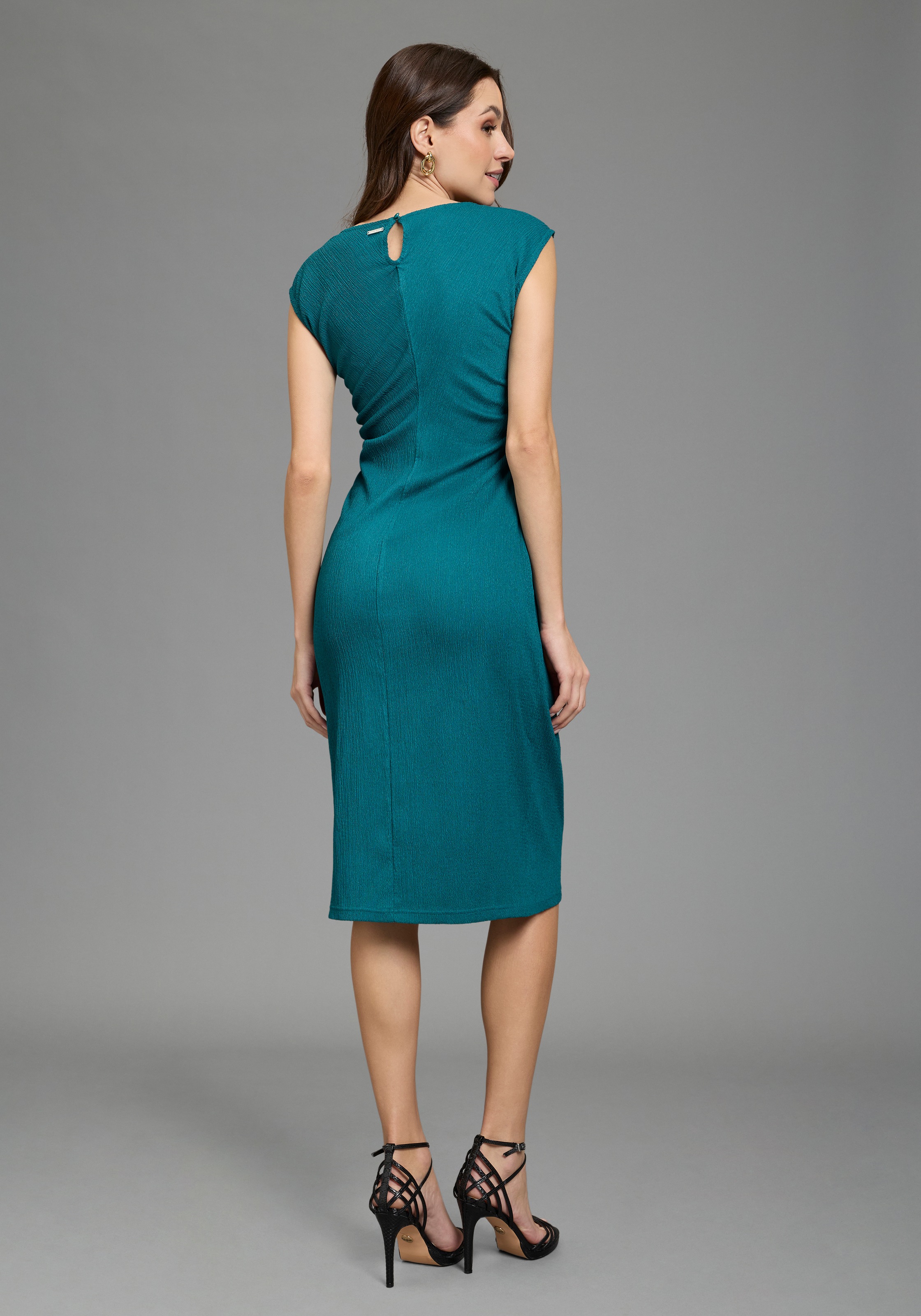 Bruno Banani Sommerkleid wadenlang, ärmellos, U-Boot-Ausschnitt, figurbeton günstig online kaufen