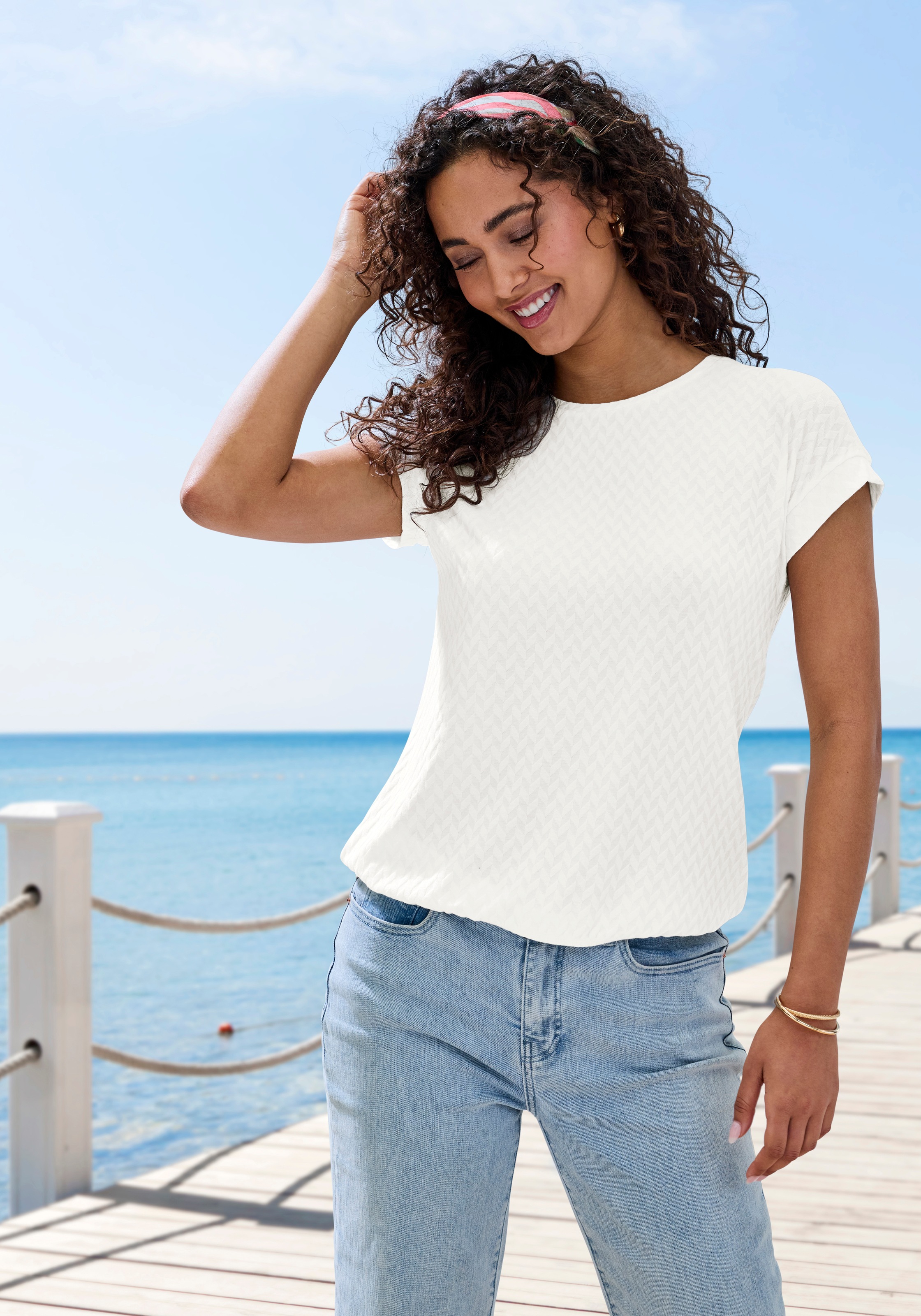 Vivance Kurzarmshirt »mit modischem Jacquard-Muster«, aus hochwertiger Qualität mit Viskose