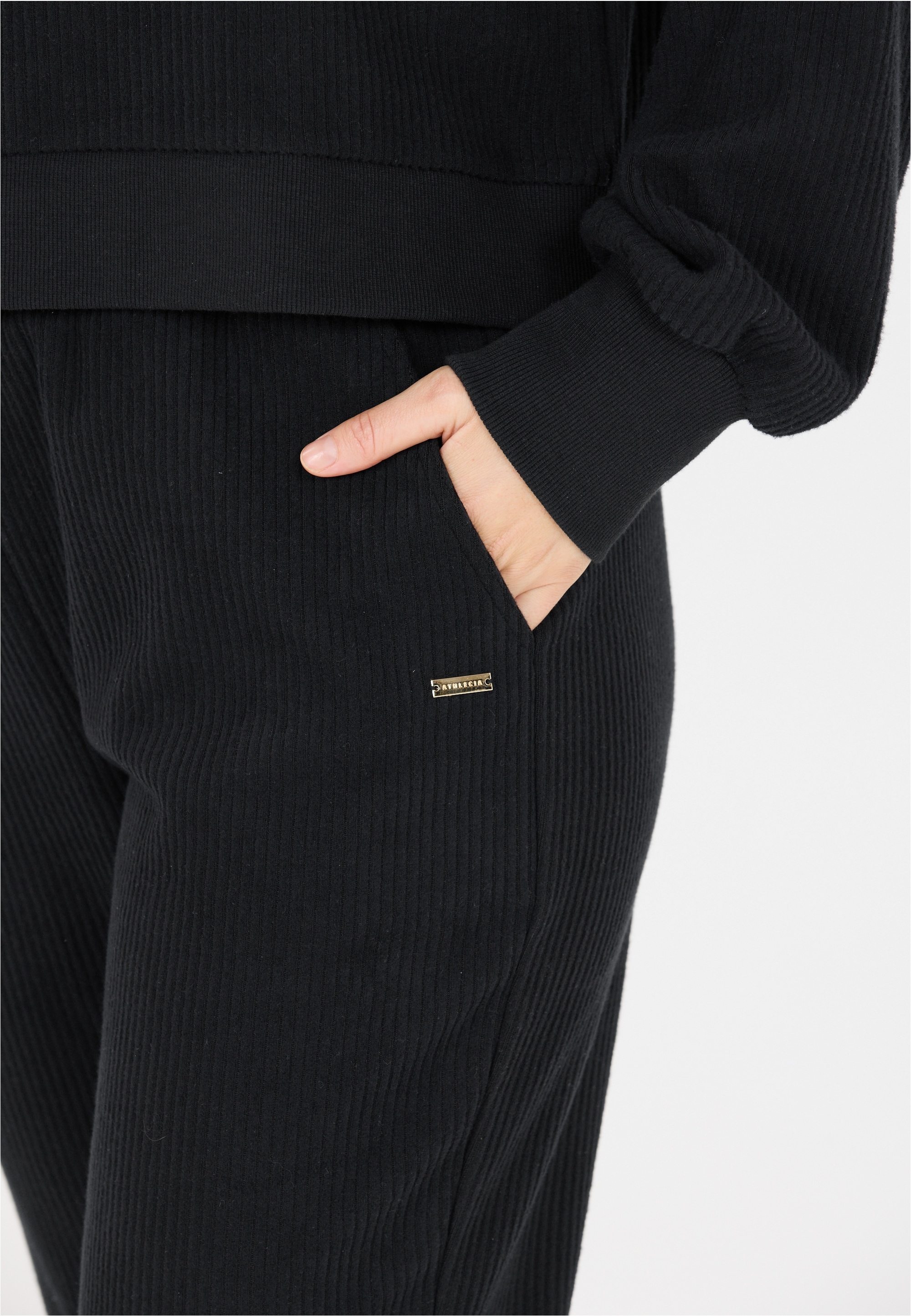 ATHLECIA Sweathose »Hecey«, mit angenehmer Passform