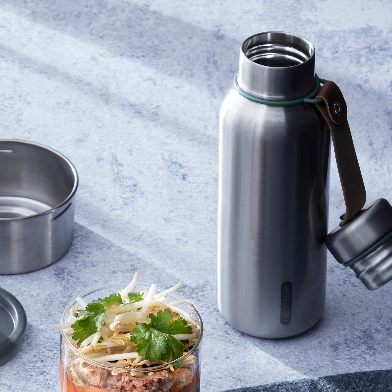 black+blum Isolierflasche "Insulated Bottle" Edelstahl, Tragschlaufe aus Ku günstig online kaufen