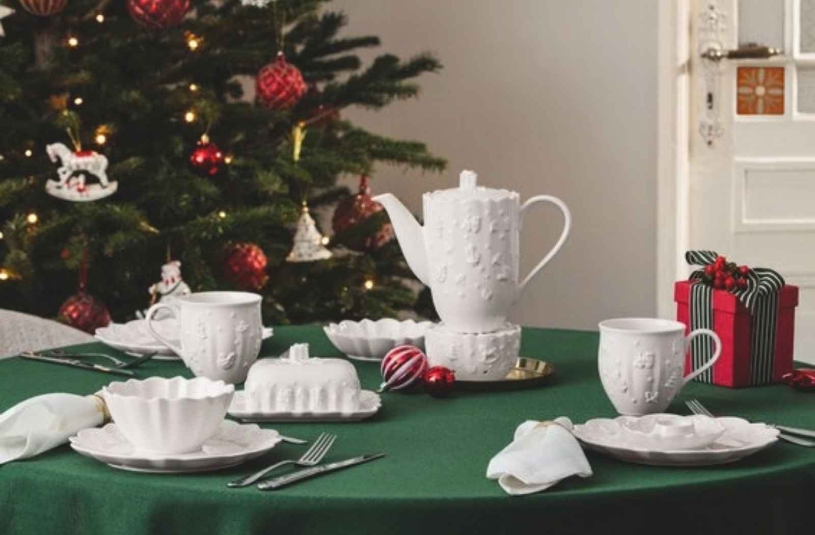 Villeroy & Boch Teekanne »Kaffeekanne mit Stövchen Toy's Delight Royal Classic 1,2 l weiß« 2 Stk. tlg. Spülmaschinenfest, Mikrowellensicher