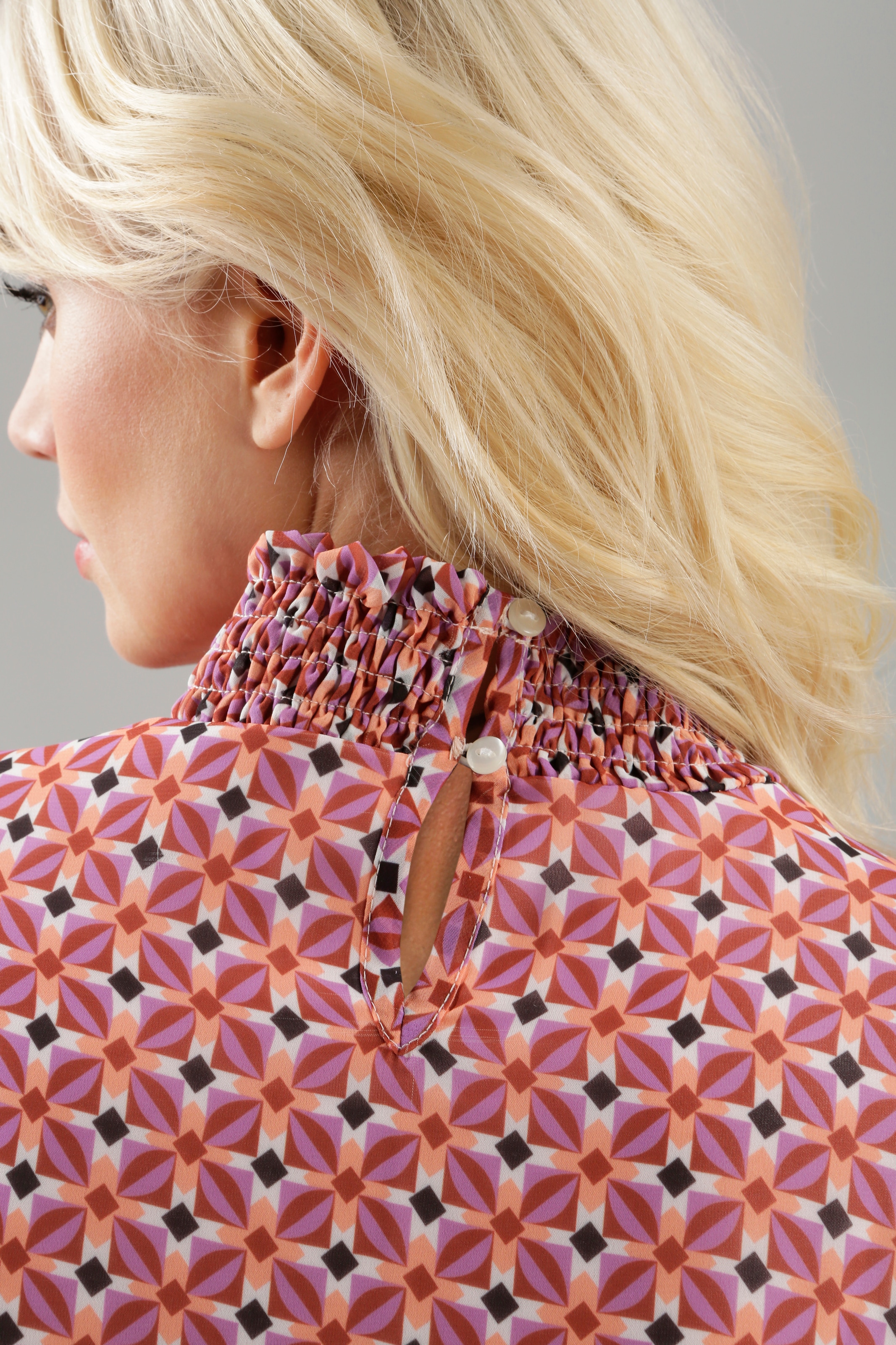 Aniston SELECTED Chiffonbluse, mit geometrischem Muster und Smokbündchen -  NEUE KOLLEKTION bestellen | BAUR
