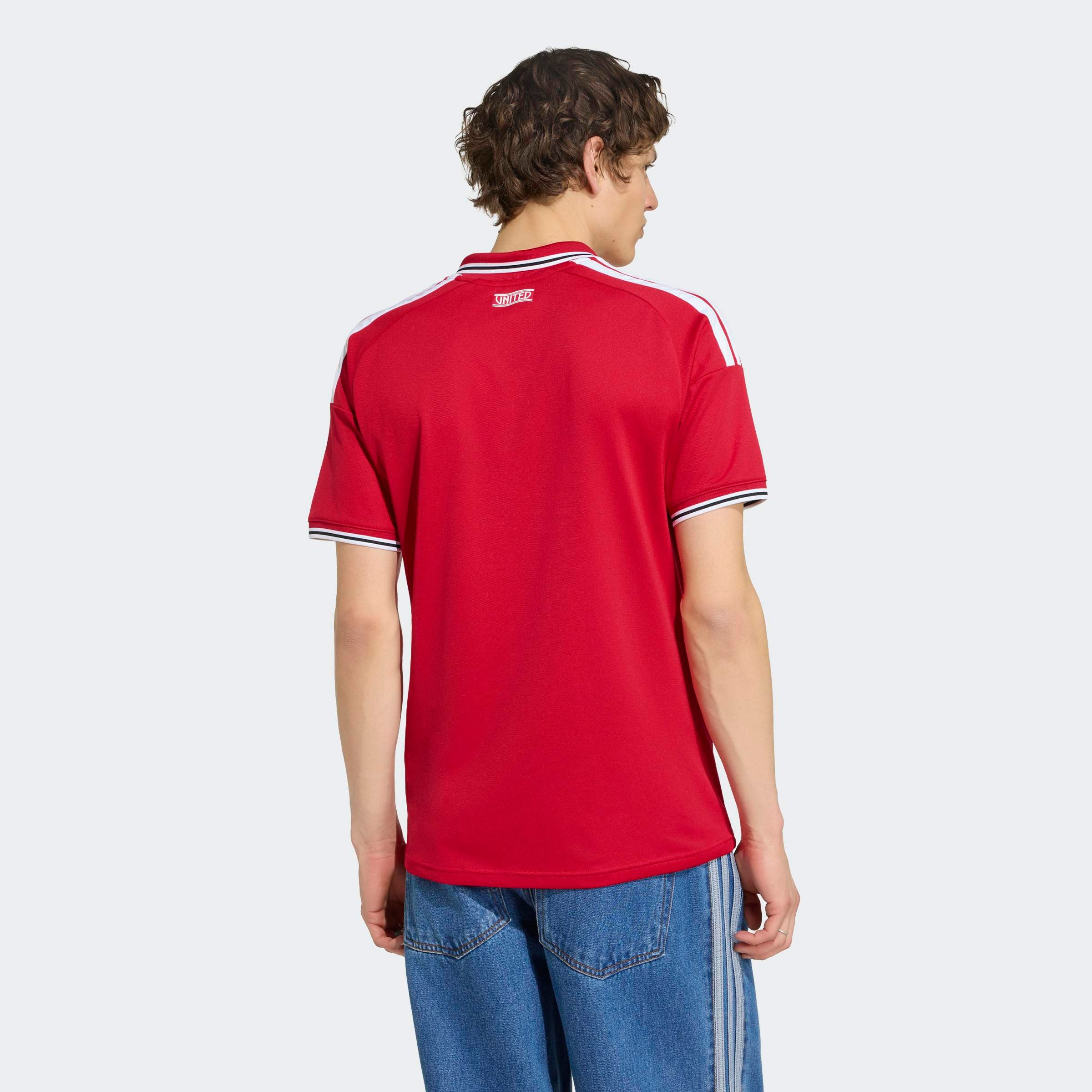 adidas Performance Fußballtrikot »MUFC H JSY« mit schmaler Passform, mit gestreiftem Kragen und Bündchen